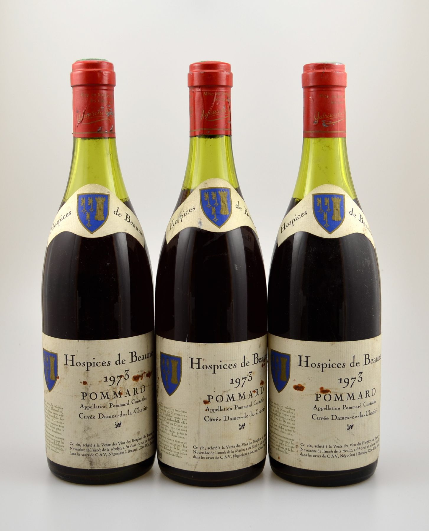 3 Flasche 1973 Hospices de Beaune, Pommard, Abstände zwischen Kapsel und Wein: ca. 3,5-4,5 cm, Etiketten beschmutzt, unverkostet, Provenienz: Aus ...
