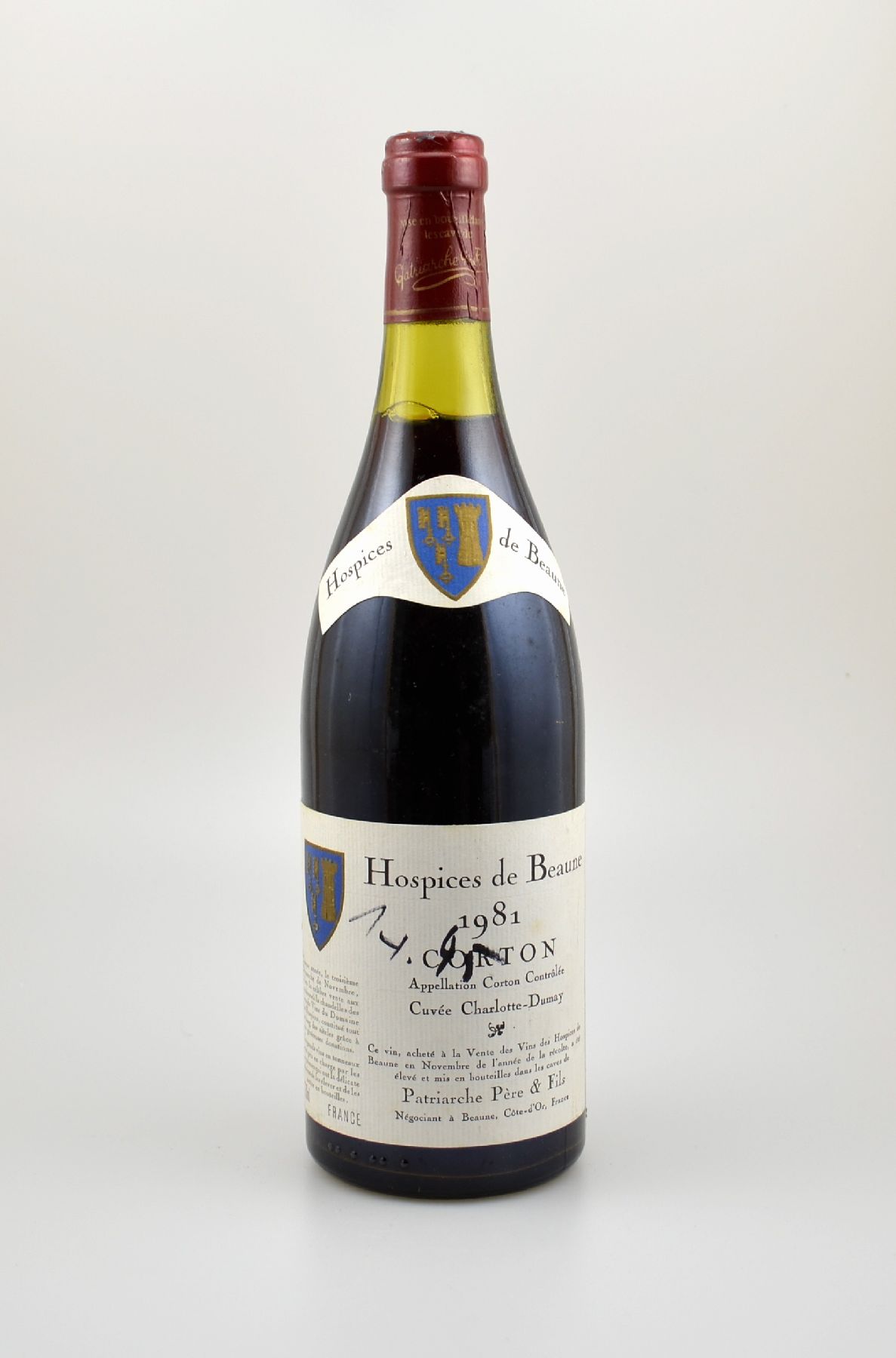 1 Flasche 1981 Hospices de Beaune, Corton, ca. 75 cl, Abstand zwischen Kapsel und Wein: ca. 2,5 cm, Etikett beschmutzt, unverkostet, Provenienz: Aus ...