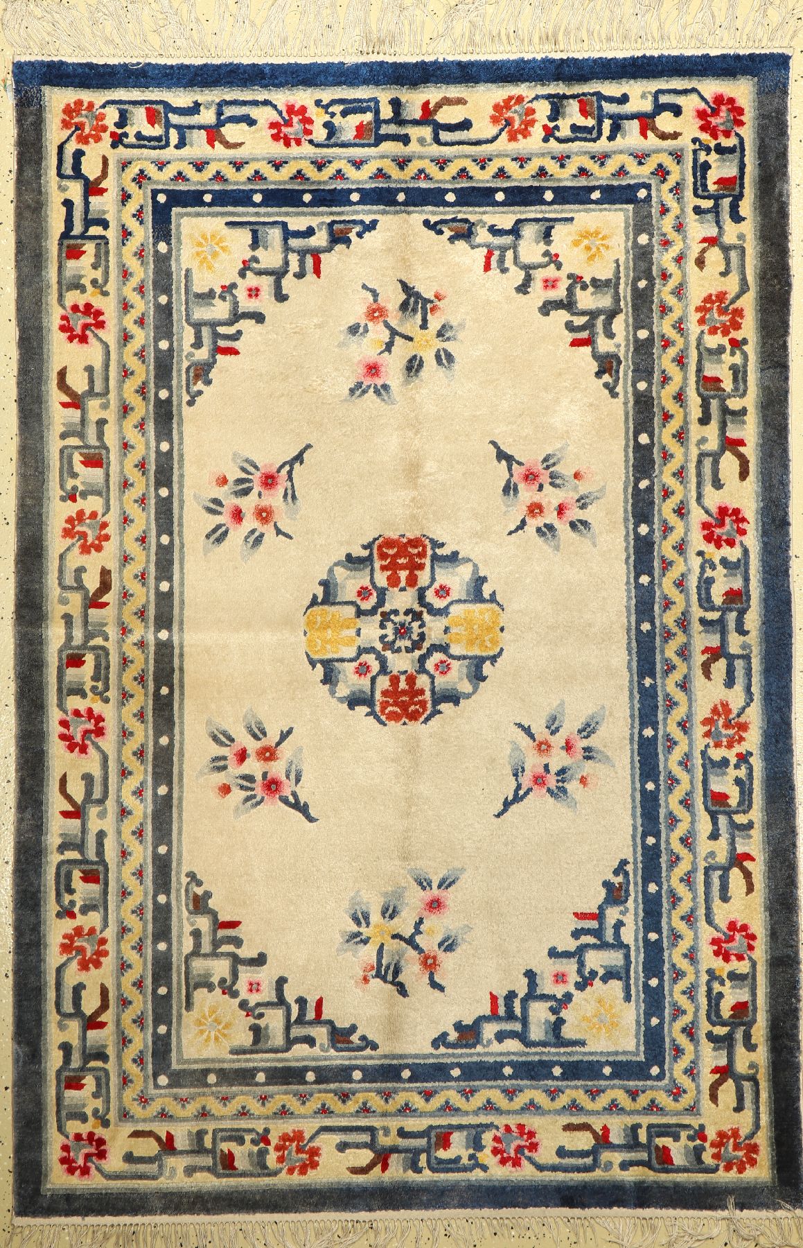 Seiden China alt, China, ca. 40 Jahre, reine Naturseide, ca. 188 x 127 cm, EHZ: 2-3