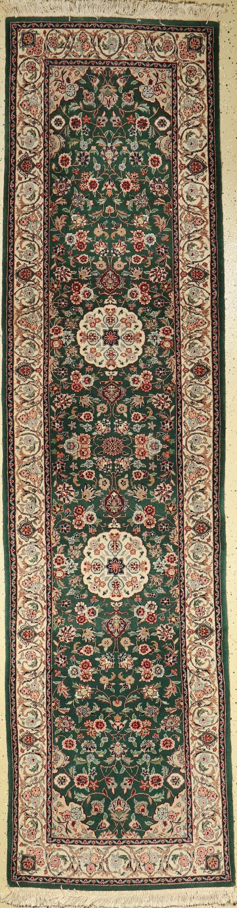 Indo Täbriz, Indien, ca. 30 Jahre, Wolle auf Baumwolle, ca. 298 x 76 cm, EHZ: 2