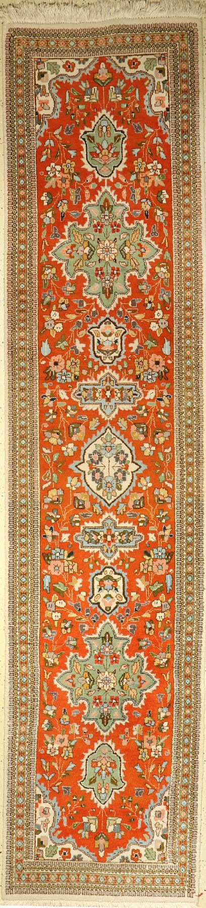 Tabatabai Tabriz, Persien, ca. 50 Jahre, Wolle auf Baumwolle, ca. 324 x 74 cm, EHZ: 2