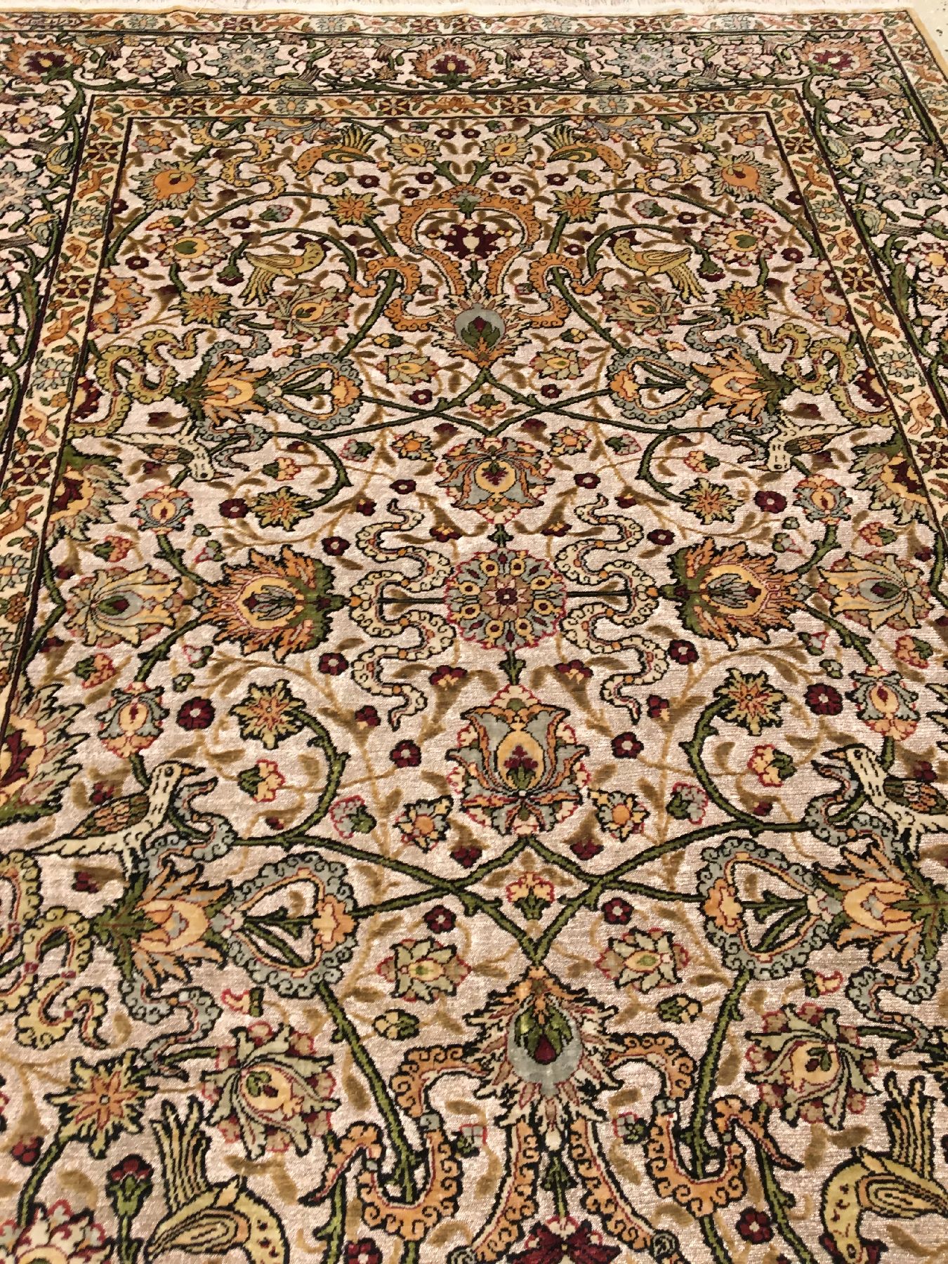 Detail a: Feiner metallbroschierter Seiden Hereke "Özipek" alt (Signiert), Türkei, um 1950/1960, reine Naturseide mit metallbroschierten Grund. ...