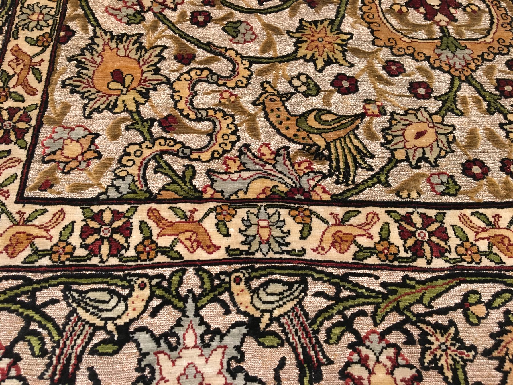 Detail h: Feiner metallbroschierter Seiden Hereke "Özipek" alt (Signiert), Türkei, um 1950/1960, reine Naturseide mit metallbroschierten Grund. ...