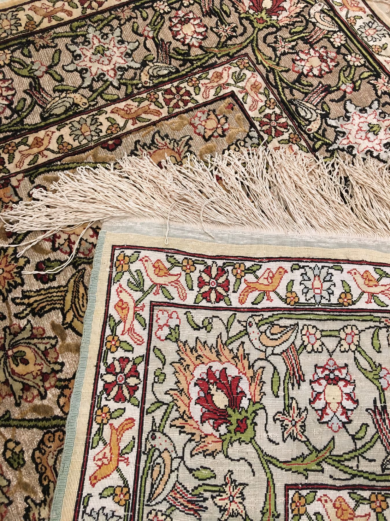 Detail i: Feiner metallbroschierter Seiden Hereke "Özipek" alt (Signiert), Türkei, um 1950/1960, reine Naturseide mit metallbroschierten Grund. ...