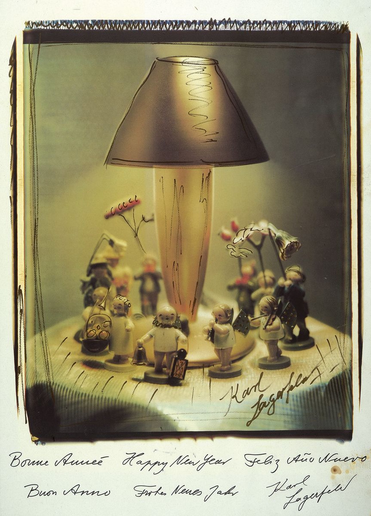 Karl Lagerfeld, geb. 1933 Hamburg - 19.02.19, Offsetlitho mit goldfarbener Übermalung, Neujahrsgrüsse, handsigniert, ca. 80 x 57 cm Blatt mit ...