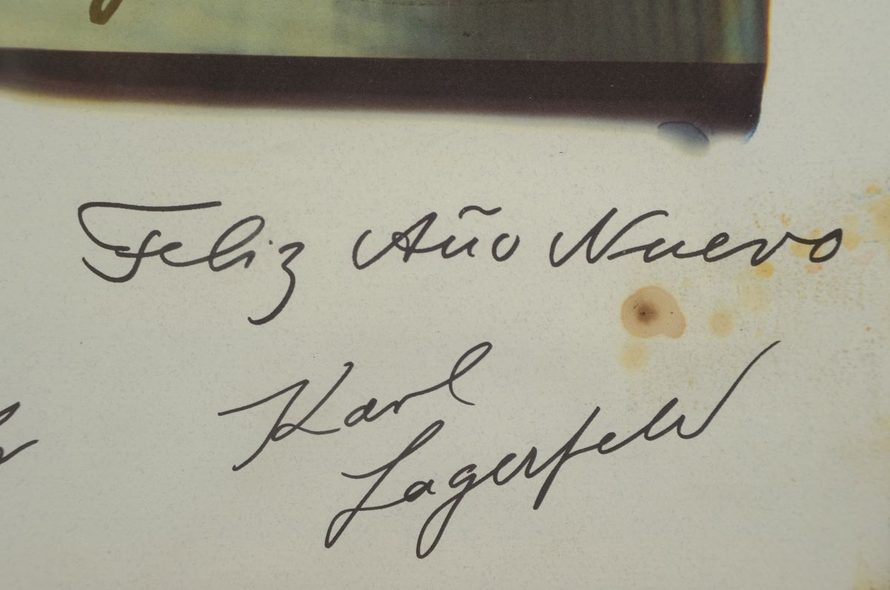 Detail a: Karl Lagerfeld, geb. 1933 Hamburg - 19.02.19, Offsetlitho mit goldfarbener Übermalung, Neujahrsgrüsse, handsigniert, ca. 80 x 57 cm Blatt mit ...