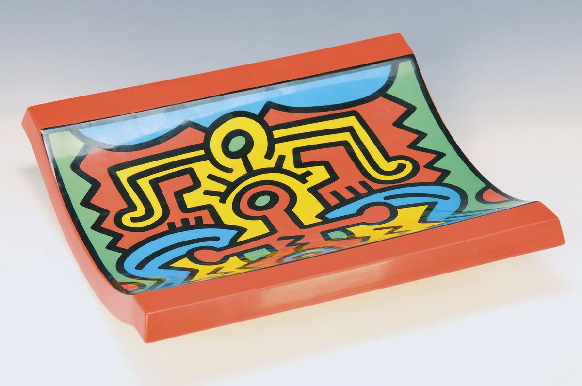Keith Haring, 1958 Kutztown - 1990 New York, Spirit Of Art, New York Soho, The Estate of Keith Haring 1992, Ausformung Villeroy & Boch, Nr. 27/750, ...