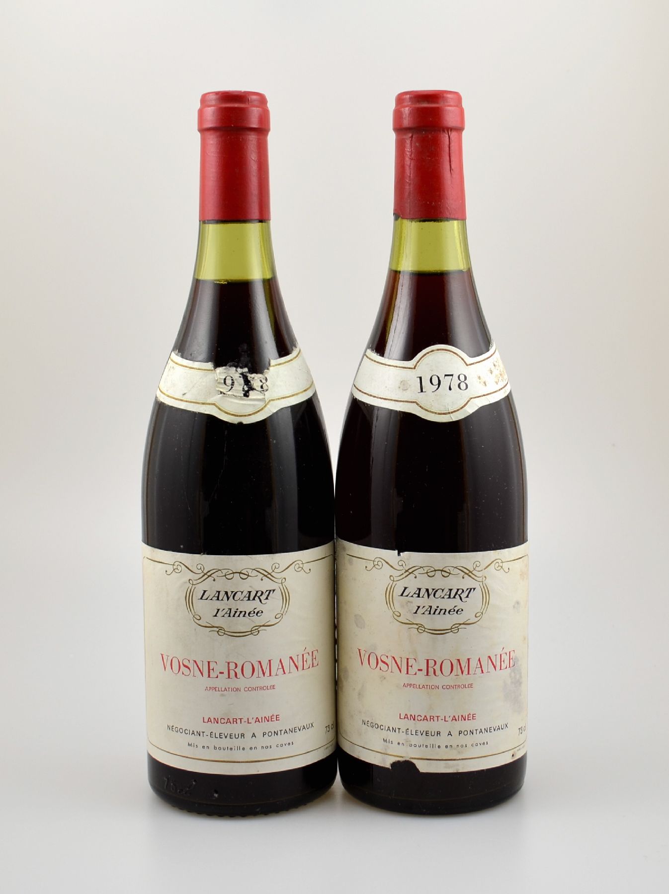 2 Flaschen 1978 Lancart I'Ainee Vosne Romanee, je ca. 73 cl, Abstände zwischen Kapsel und Wein: ca. 2 cm, Etiketten l. besch.bzw. beschmutzt, ...