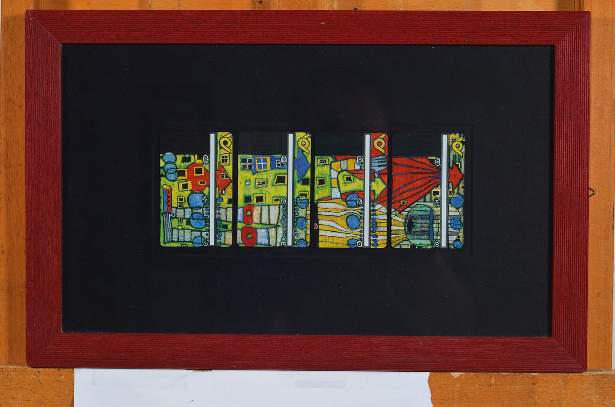 Detail k: Friedensreich Hundertwasser, 1928-2000, 4 Telefon Karten , je Karte ca. 9x5 cm, unter Glas gerahmt, gesamt ca. 26,5x41,5 cm