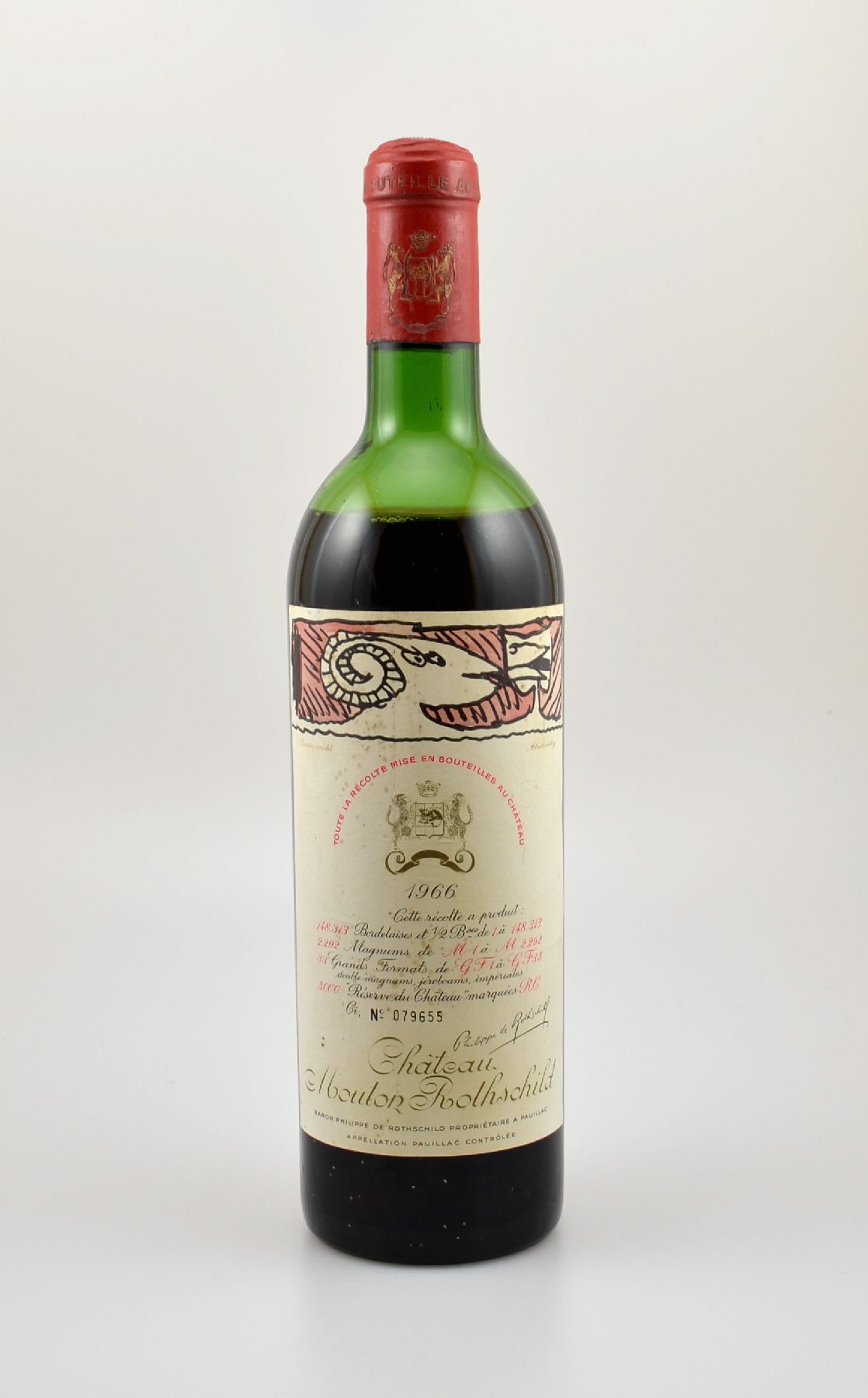 1 Flasche 1966 Chateau Mouton Rothschild, Pauillac, Grand Cru Classe, Füllstand: ca. lower mid shoulder, Etikett l. beschmutzt, unverkostet, ...