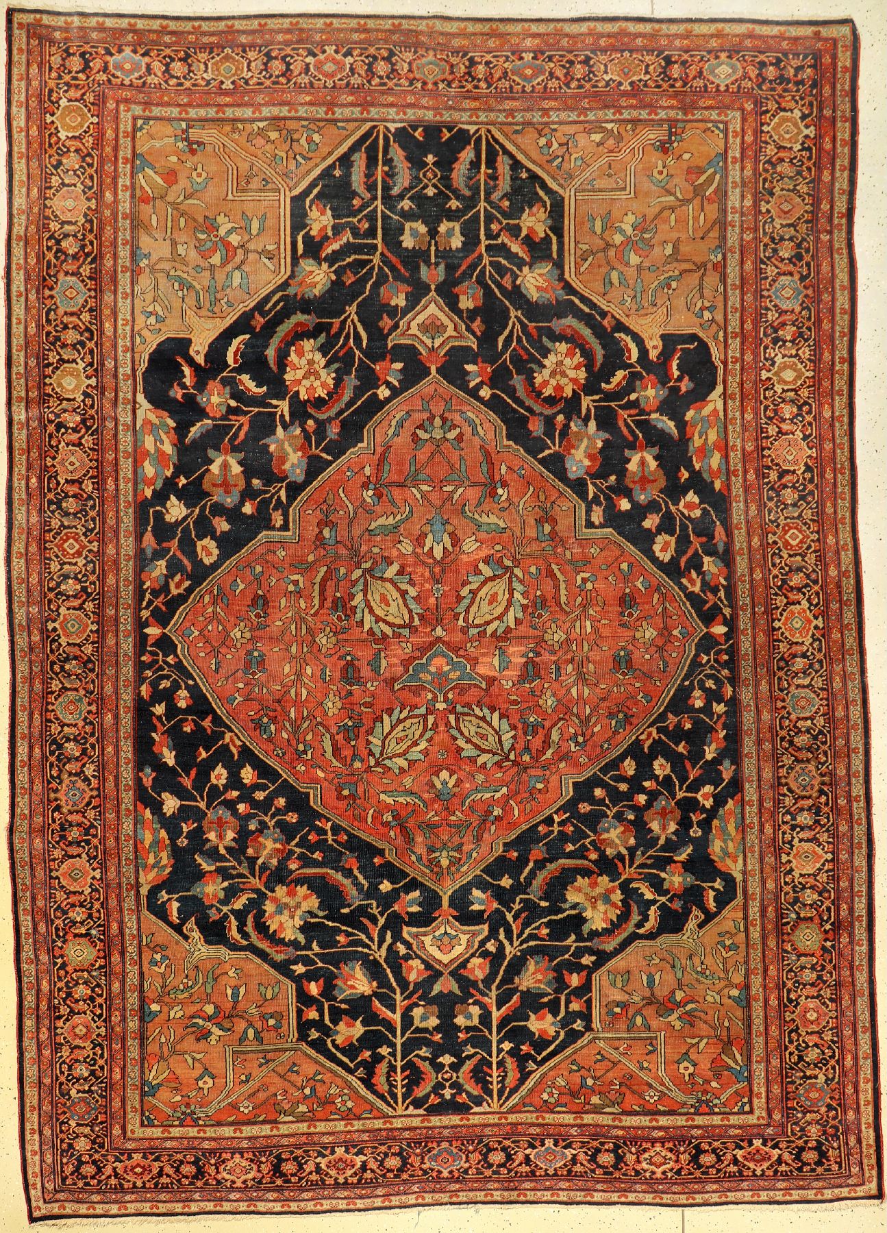 Großer Farahan antik, Westpersien, 19.Jhd.,Wolle geknüpft auf Baumwolle. Dekorativer großformatiger Farahan mit klassichem Medaillon Muster auf ...
