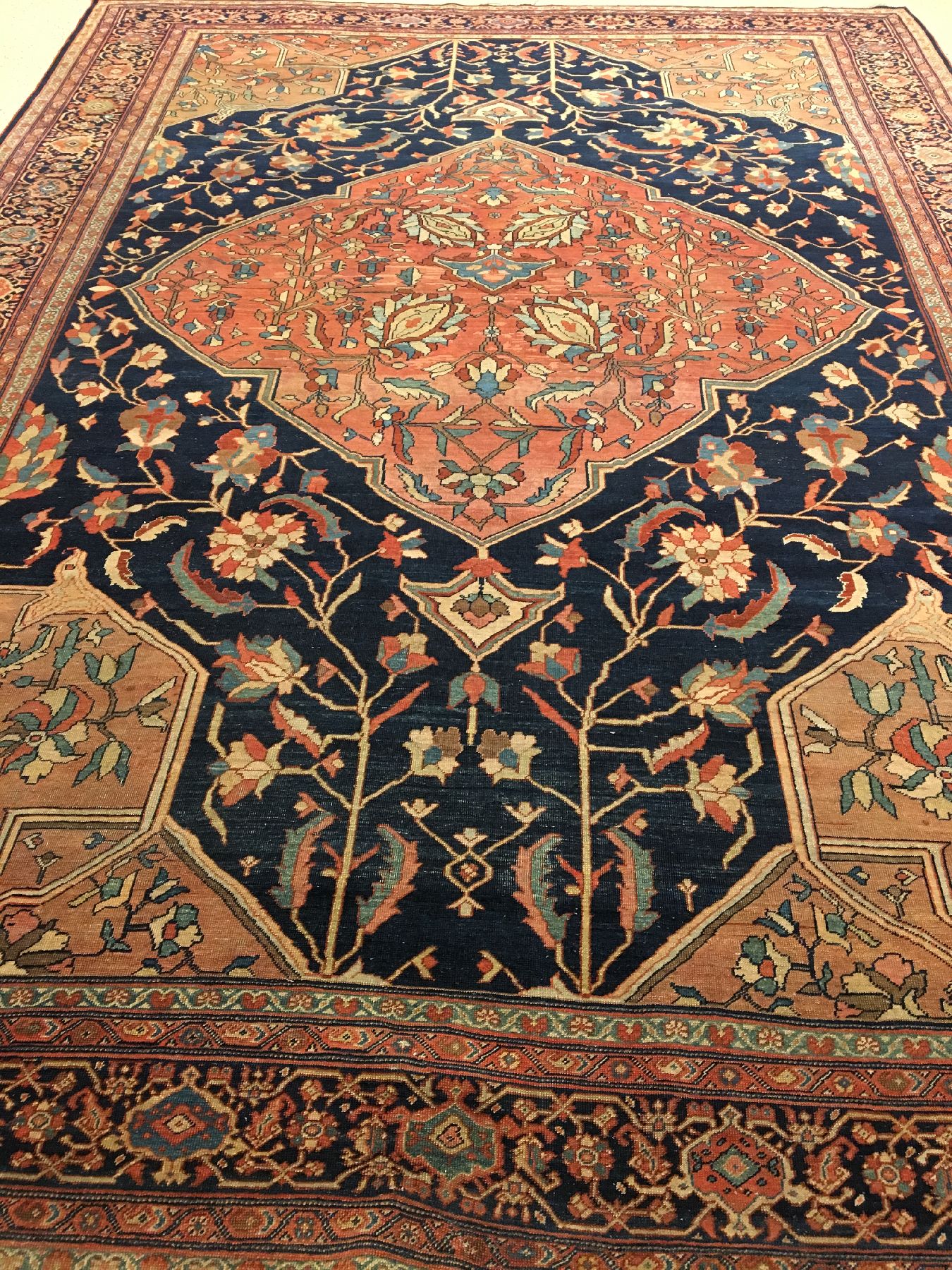 Detail a: Großer Farahan antik, Westpersien, 19.Jhd.,Wolle geknüpft auf Baumwolle. Dekorativer großformatiger Farahan mit klassichem Medaillon Muster auf ...