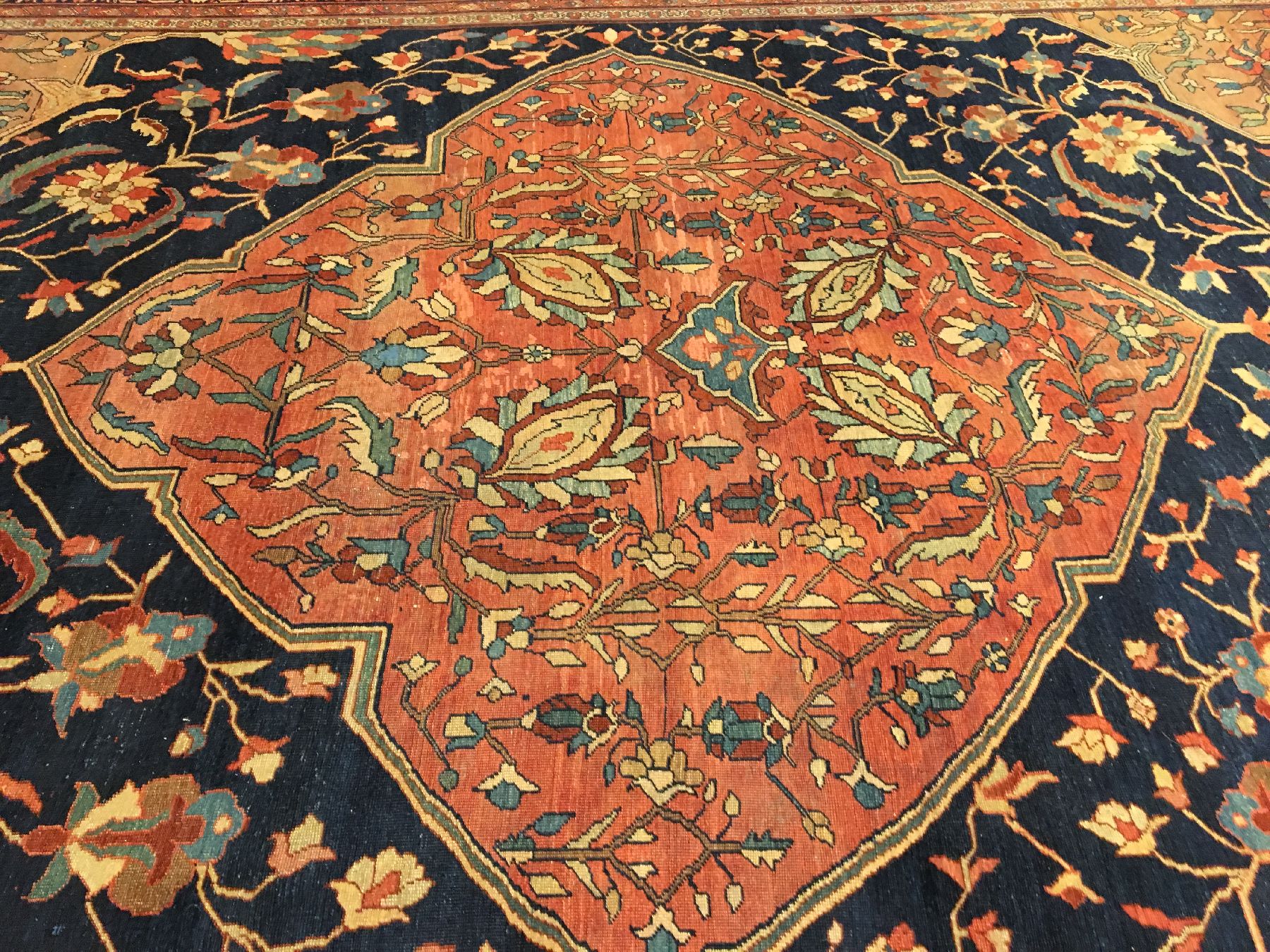 Detail c: Großer Farahan antik, Westpersien, 19.Jhd.,Wolle geknüpft auf Baumwolle. Dekorativer großformatiger Farahan mit klassichem Medaillon Muster auf ...