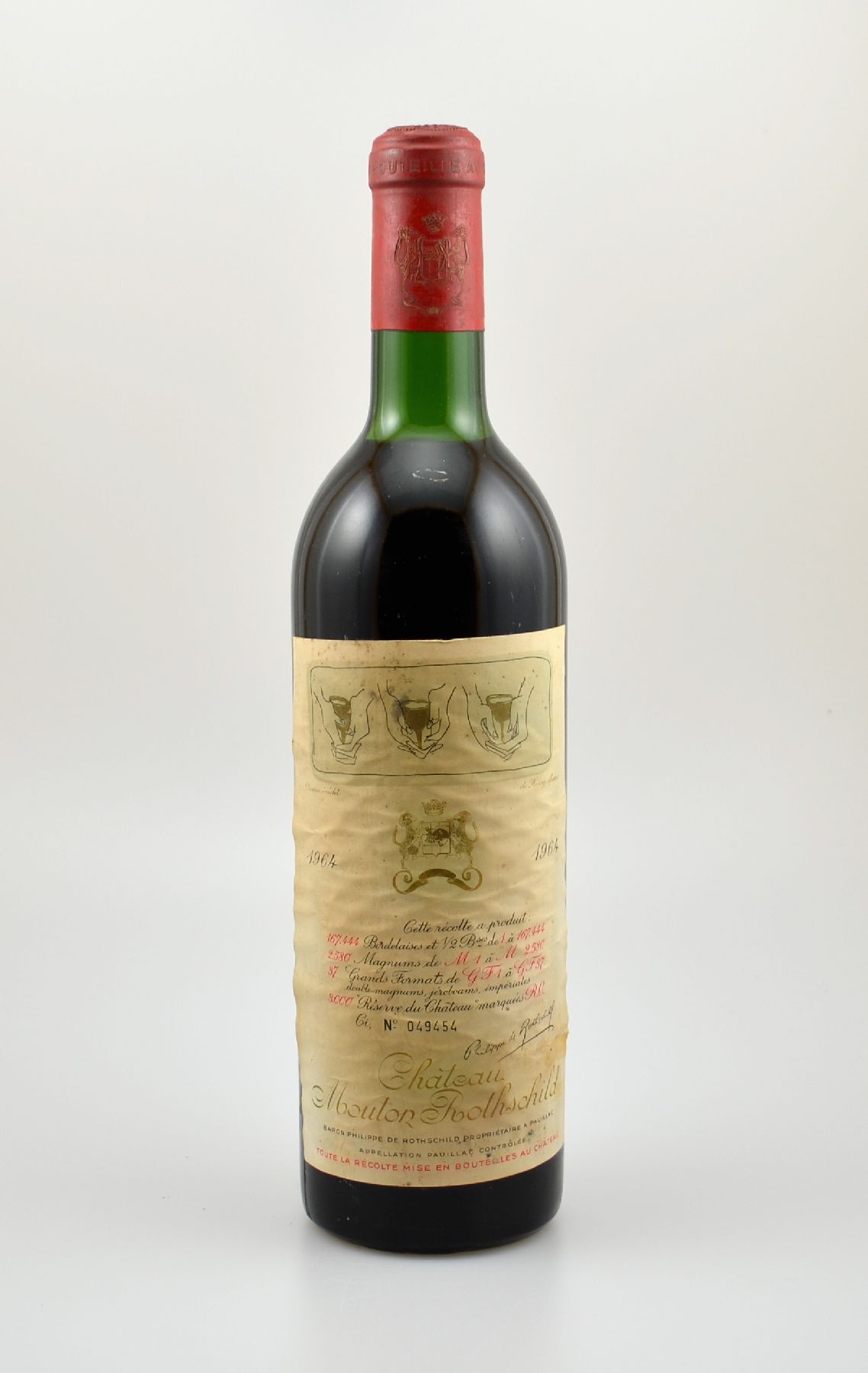 1 Flasche 1964 Chateau Mouton Rothschild, Pauillac, Grand Cru Classe, Füllstand: ca. top shoulder, Etikett gebräunt, unverkostet, Künstleretikett ...