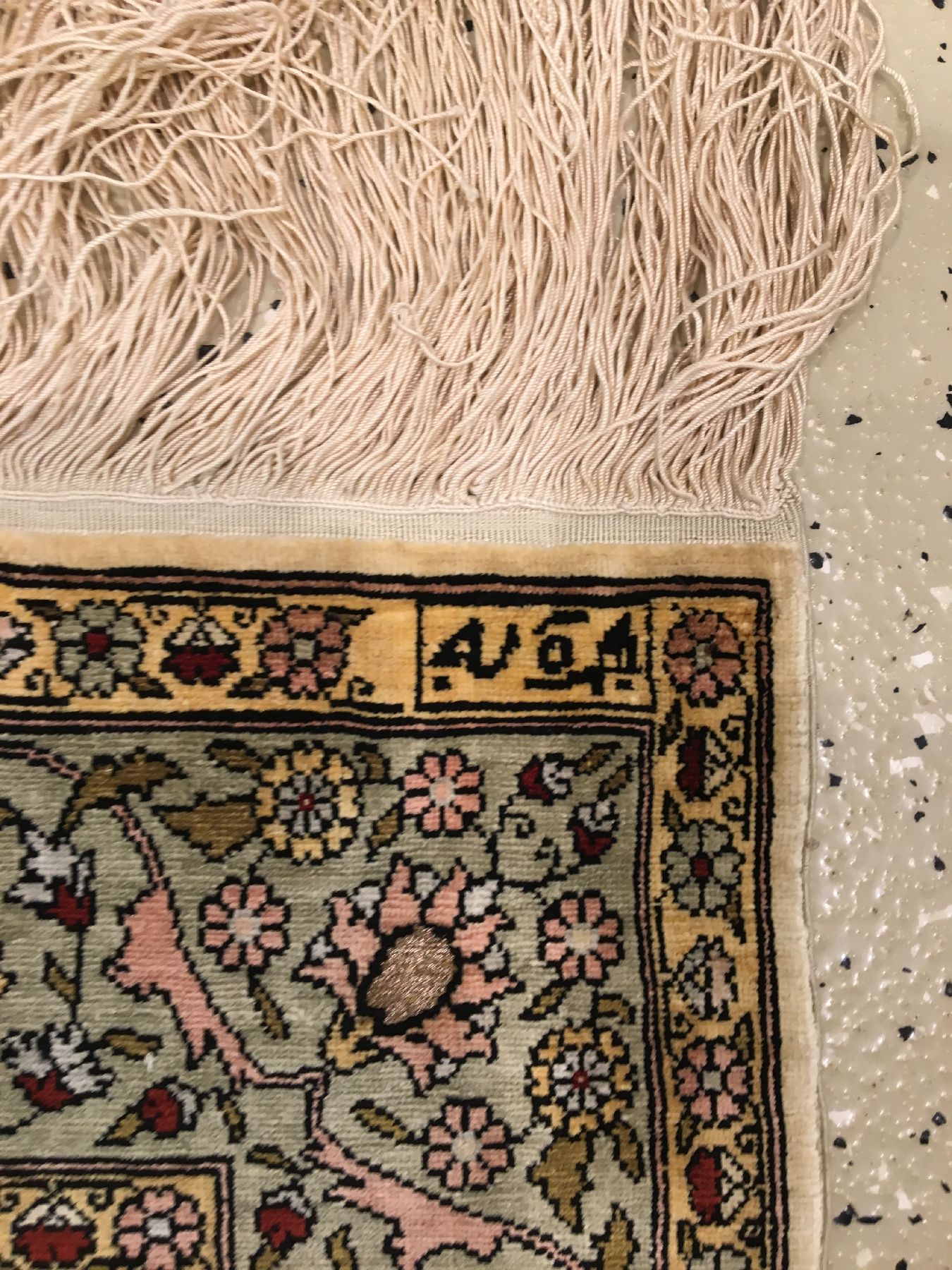 Detail e: Feiner Seiden Hereke "Metallbrokat" alt (Signiert), Türkei, um 1960, reine Naturseide mit Metallbrokat. Feiner Hereke mit Koum-Kapi ...