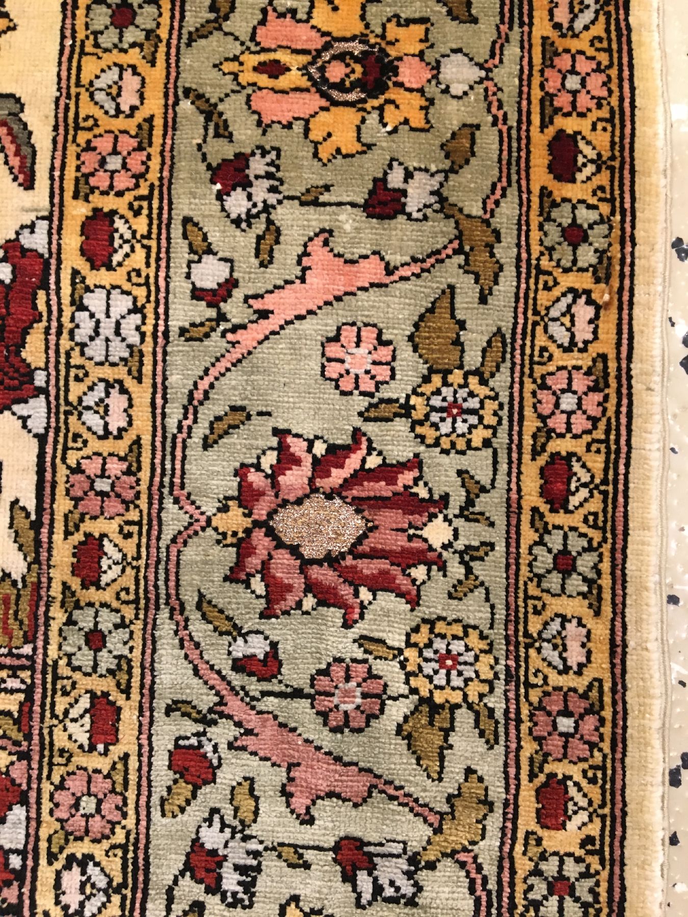 Detail f: Feiner Seiden Hereke "Metallbrokat" alt (Signiert), Türkei, um 1960, reine Naturseide mit Metallbrokat. Feiner Hereke mit Koum-Kapi ...