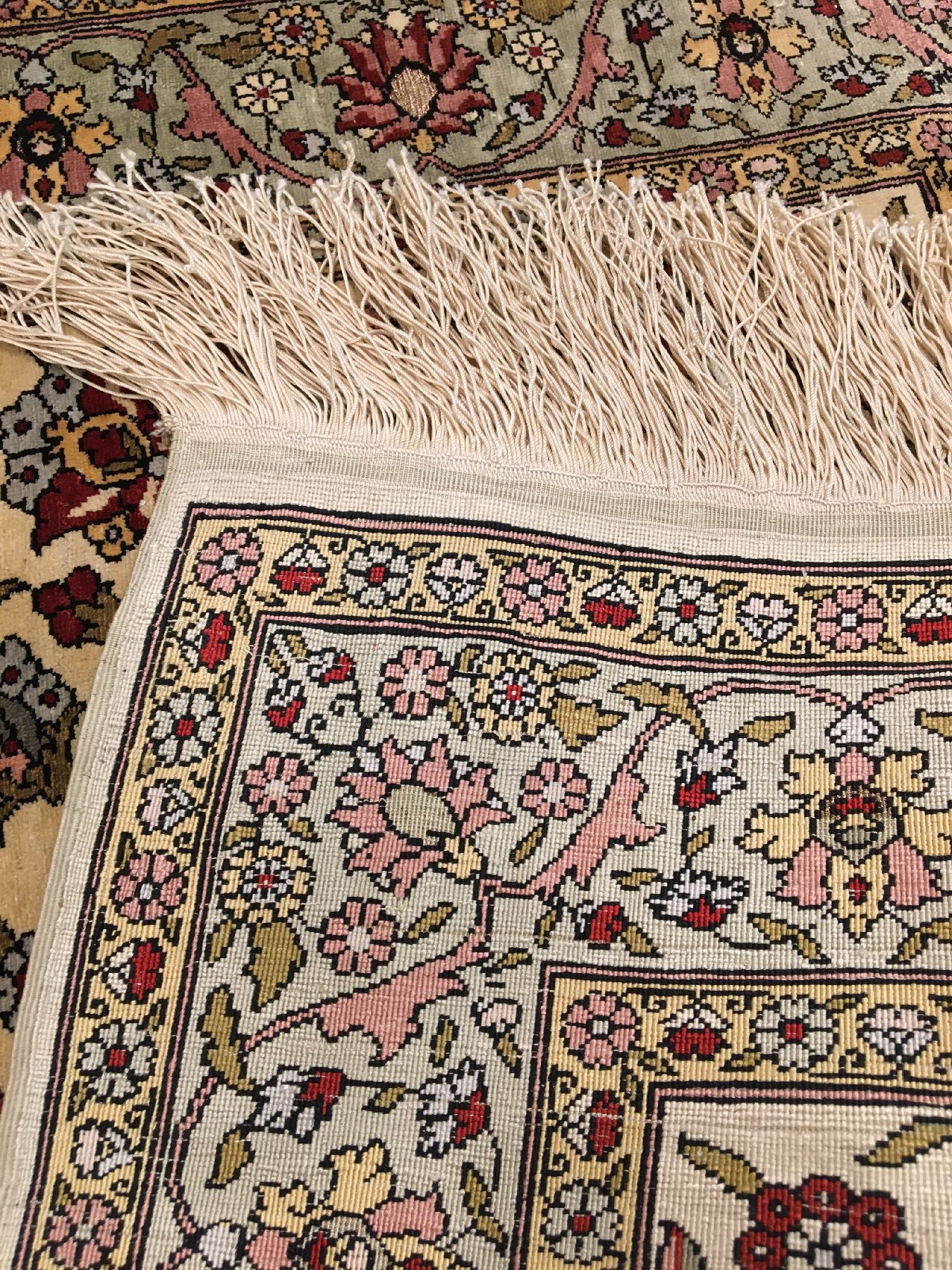 Detail g: Feiner Seiden Hereke "Metallbrokat" alt (Signiert), Türkei, um 1960, reine Naturseide mit Metallbrokat. Feiner Hereke mit Koum-Kapi ...