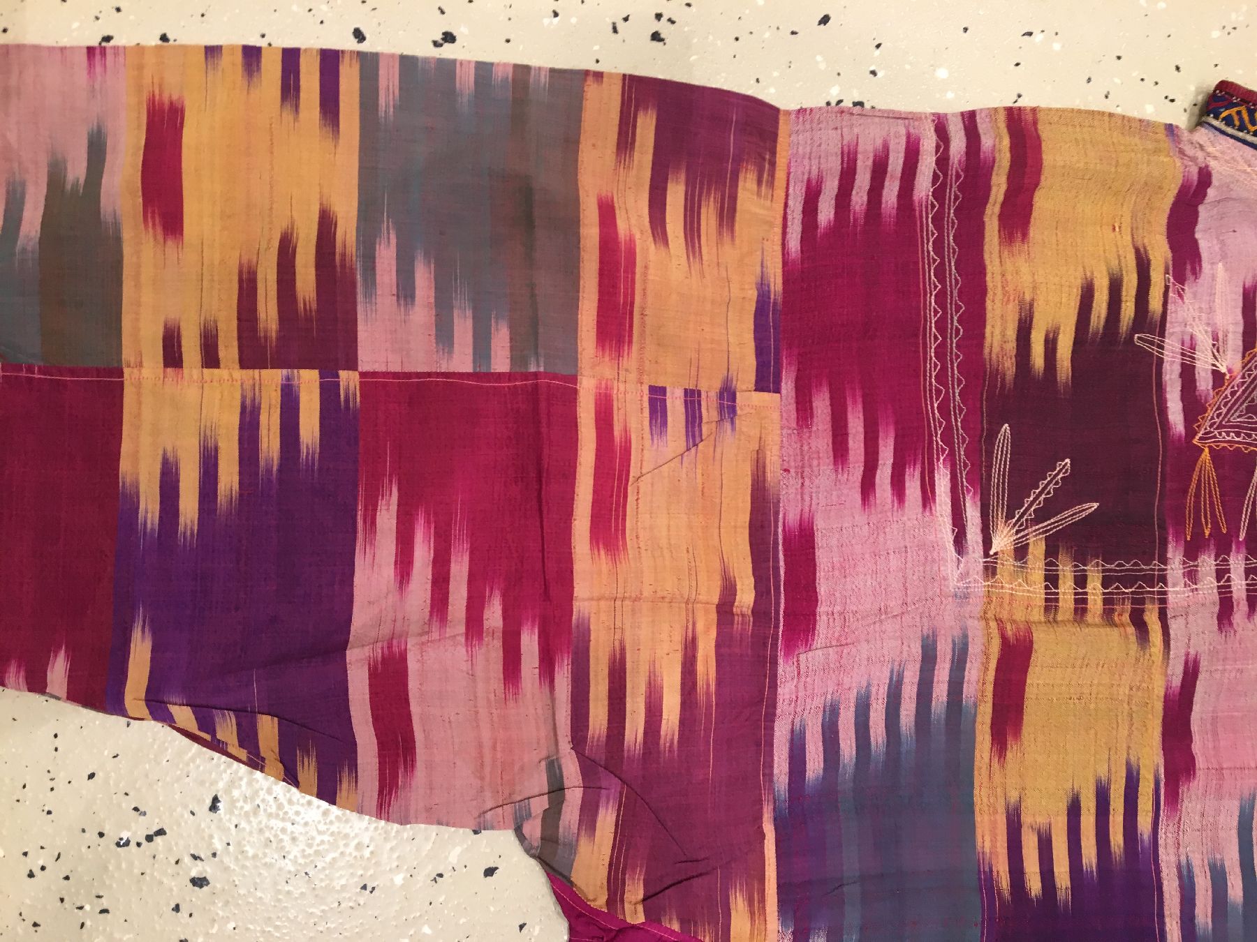 Detail b: Usbekischer Seiden-Ikat "Mantel" antik, Usbekistan, Ende 19.Jhd., Seide/Baumwolle. Feiner Ikat-Mantel mit traditionellen Muster, EHZ: 2.