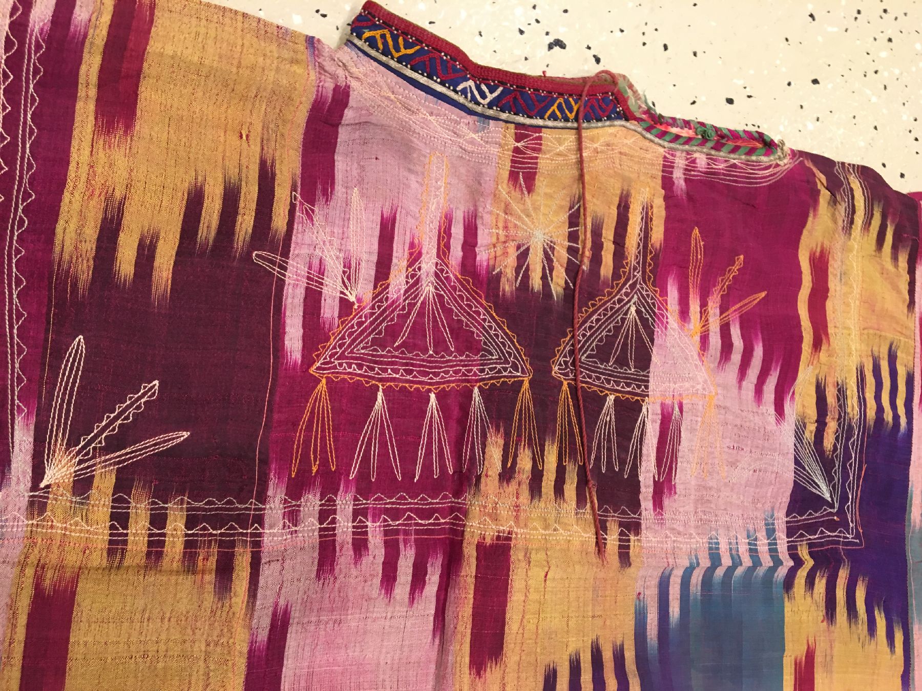 Detail c: Usbekischer Seiden-Ikat "Mantel" antik, Usbekistan, Ende 19.Jhd., Seide/Baumwolle. Feiner Ikat-Mantel mit traditionellen Muster, EHZ: 2.