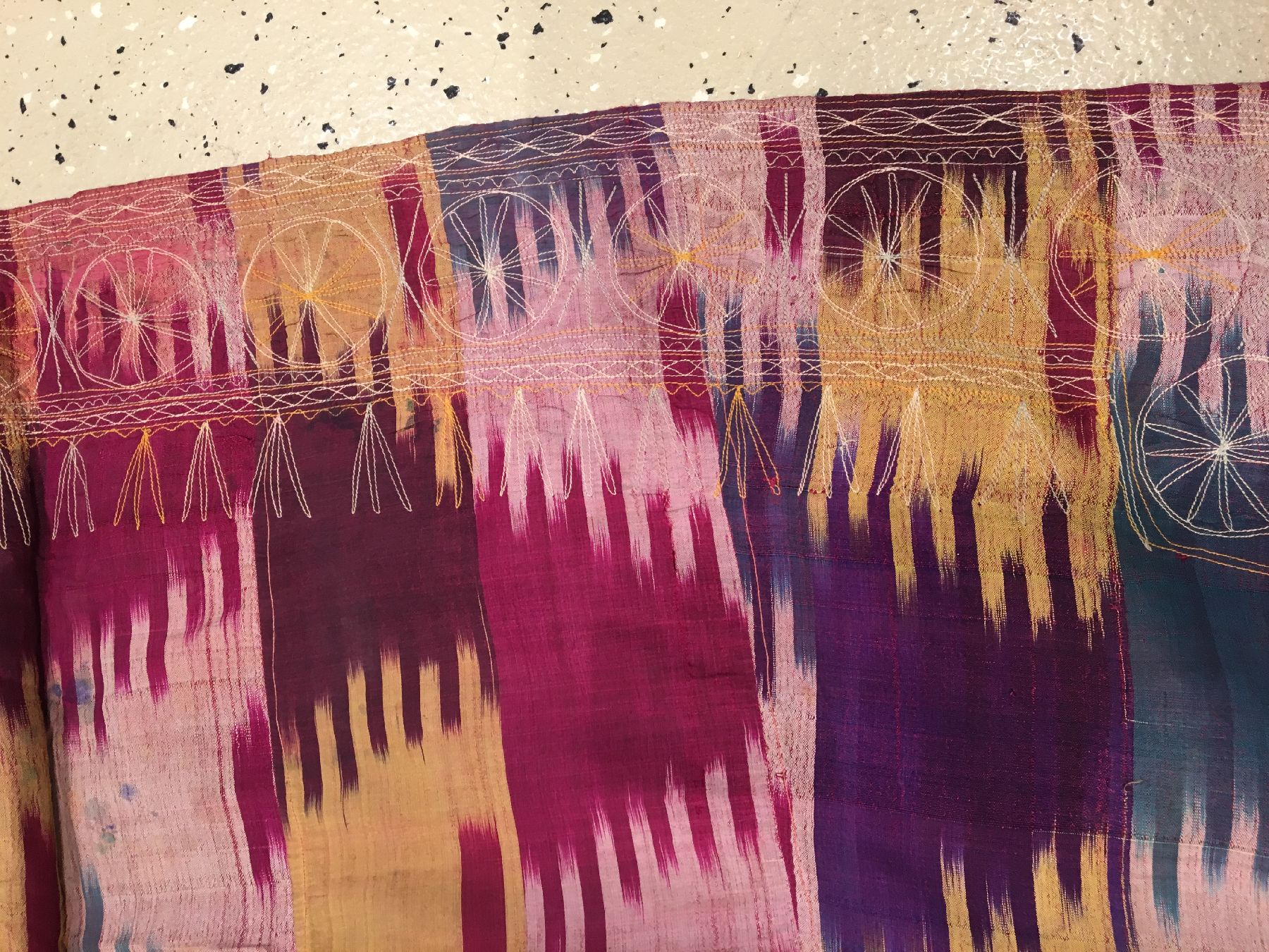 Detail d: Usbekischer Seiden-Ikat "Mantel" antik, Usbekistan, Ende 19.Jhd., Seide/Baumwolle. Feiner Ikat-Mantel mit traditionellen Muster, EHZ: 2.