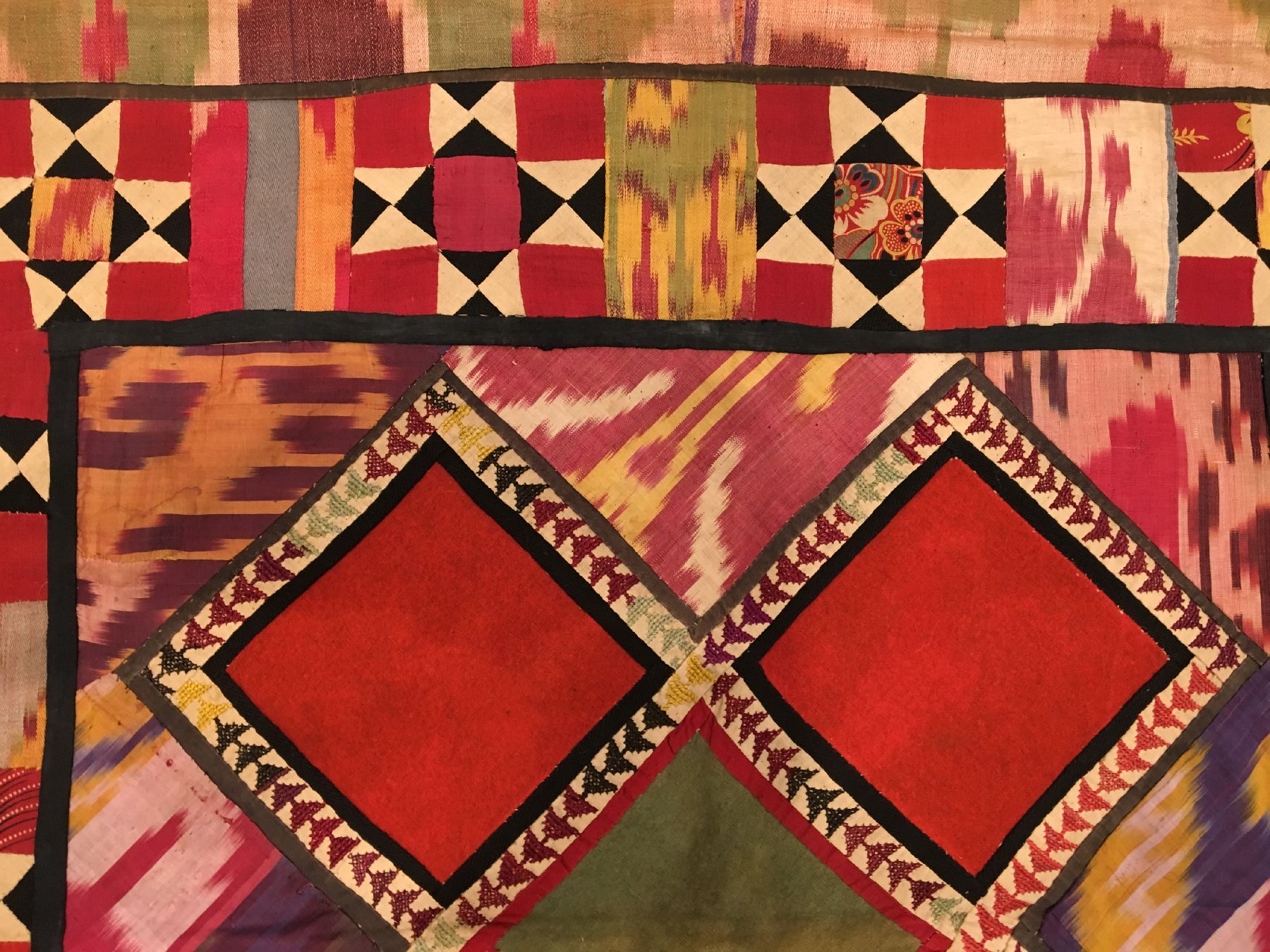 Detail d: Usbekische "Stickerei" antik, Usbekistan, Ende 19.Jhd., Seide/Baumwolle/Filz. Kleine quadratische Stickerei mit Ikat Applikationen, ca. 84 ...