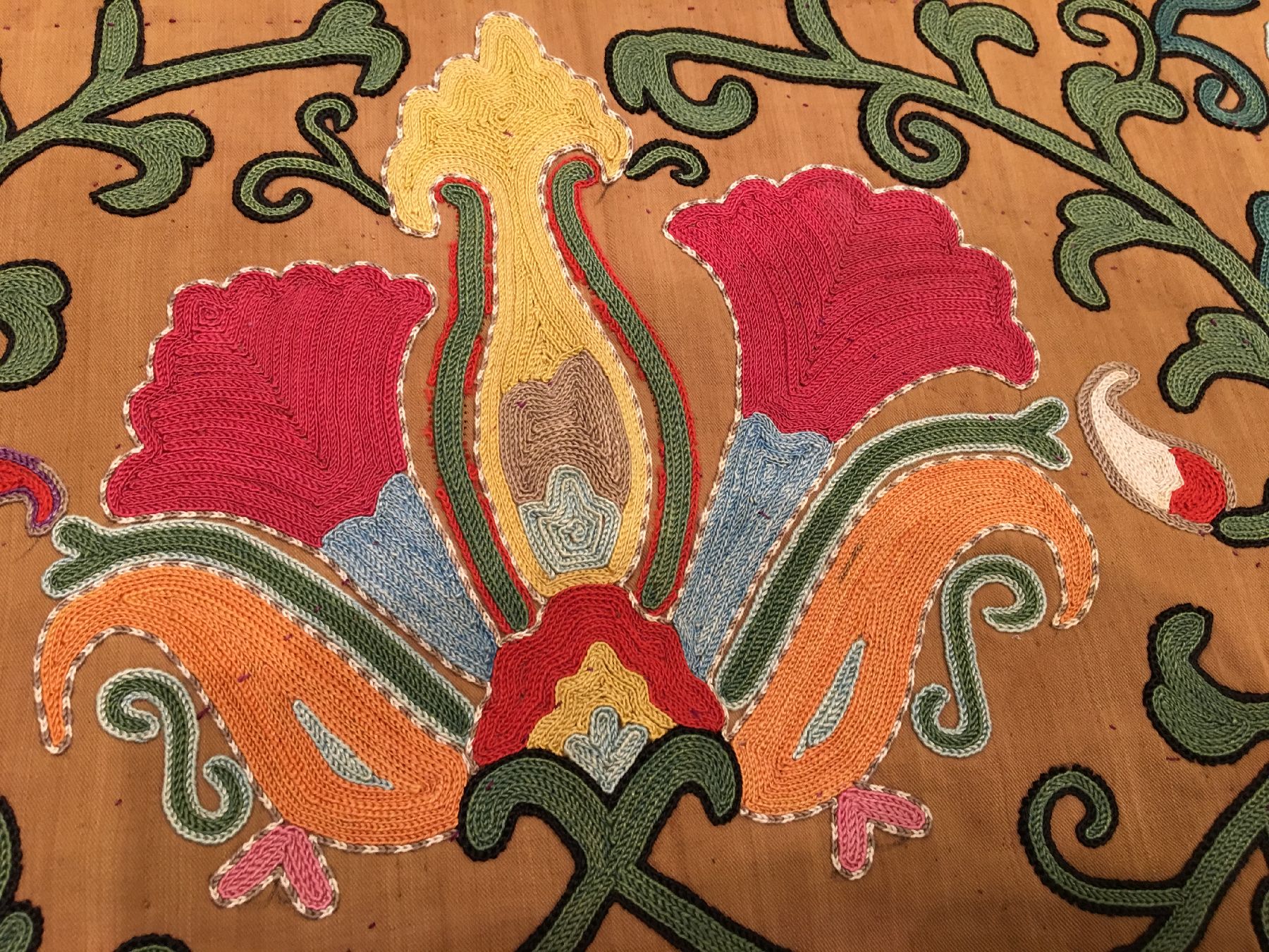 Detail d: Shakhrisyabz Nim "Susani" antik (Gebetstypus), Usbekistan Lakai-Stämme, 19.Jhd., Seidenstickerei auf Baumwollgewebe mit original ...