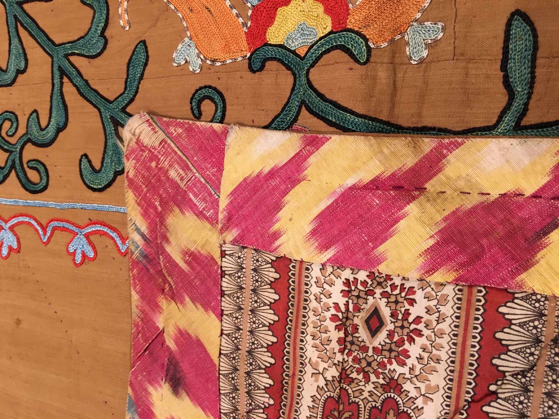 Detail h: Shakhrisyabz Nim "Susani" antik (Gebetstypus), Usbekistan Lakai-Stämme, 19.Jhd., Seidenstickerei auf Baumwollgewebe mit original ...