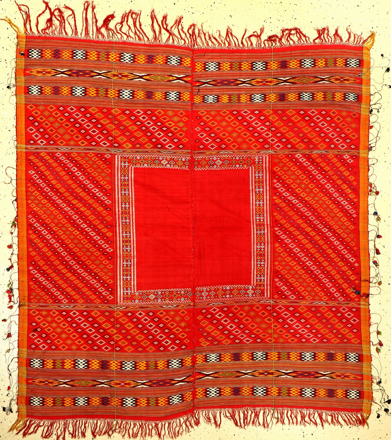 Sehr feine Usbekische Zeremonial-Zierdecke alt, Usbekistan, um 1900-1920, reine Naturseide. Seltene zweibahnige Zierdecke mit ausdrucksstarken ...
