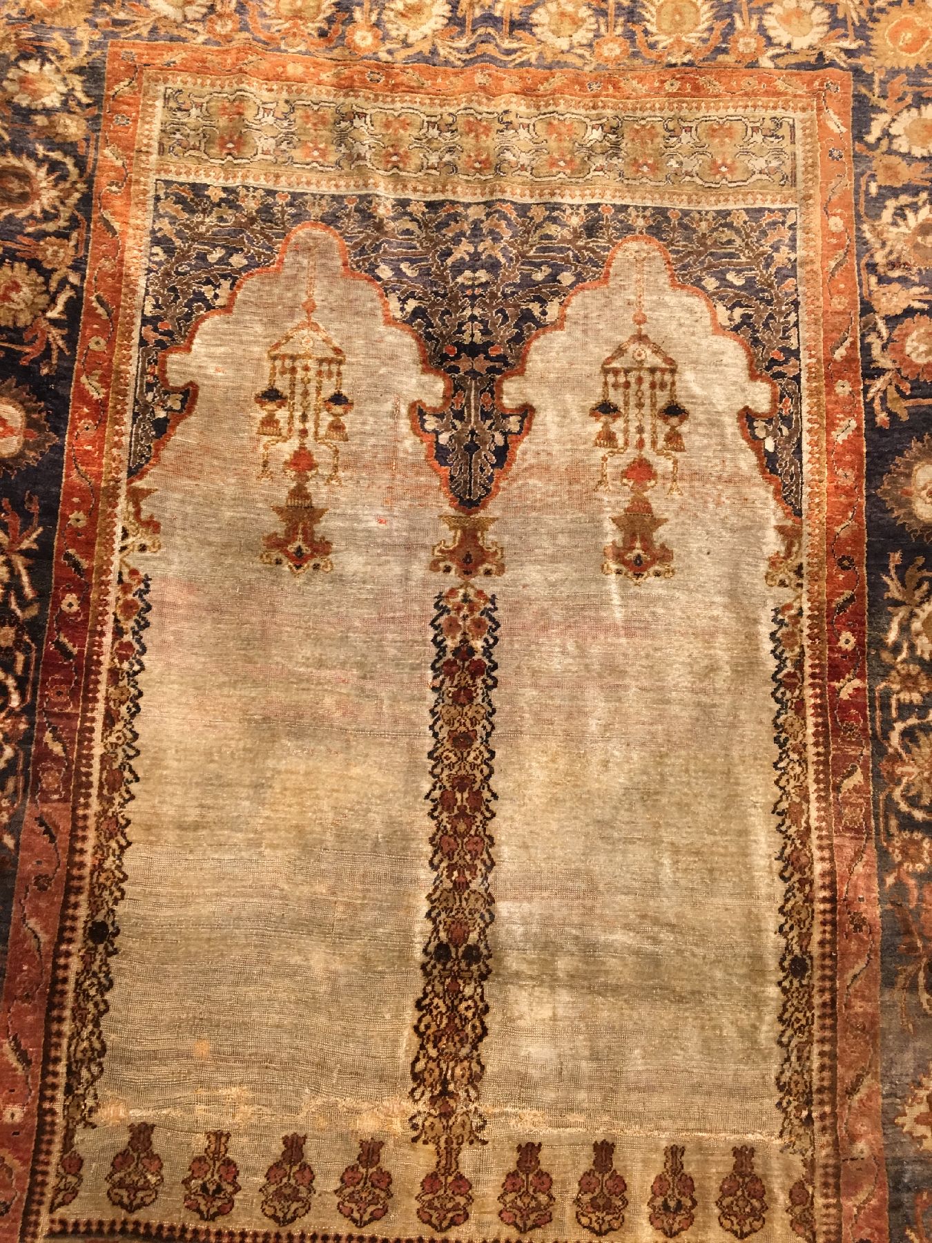 Detail c: Seiden Sivas "Gebetsteppich" antik, Zentralanatolien, 19.Jhd., reine Naturseide. Seltener Anatolischer Seidenteppich mit ...