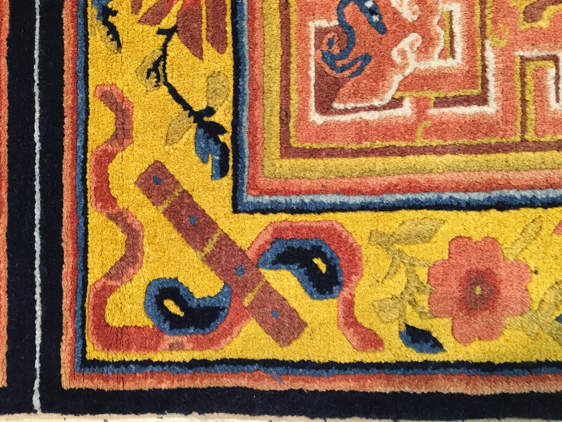 Detail e: Sehr feiner Ning-Hsia "Sitzbankteppich" antik (Fo Hunde), Westchina, 19.Jhd., Korkwolle geknüpft auf Baumwolle. Sehr hochwertiger ...
