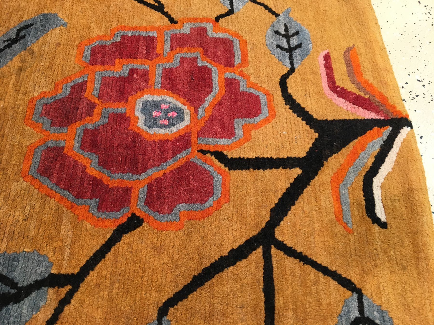 Detail d: Gelber Kampa-Dzong "Khaden" alt (Päonien Design), Südtibet, um 1930, Wolle geknüpft auf Wolle. Dekorativer gelbgrundiger Schlafteppich ...