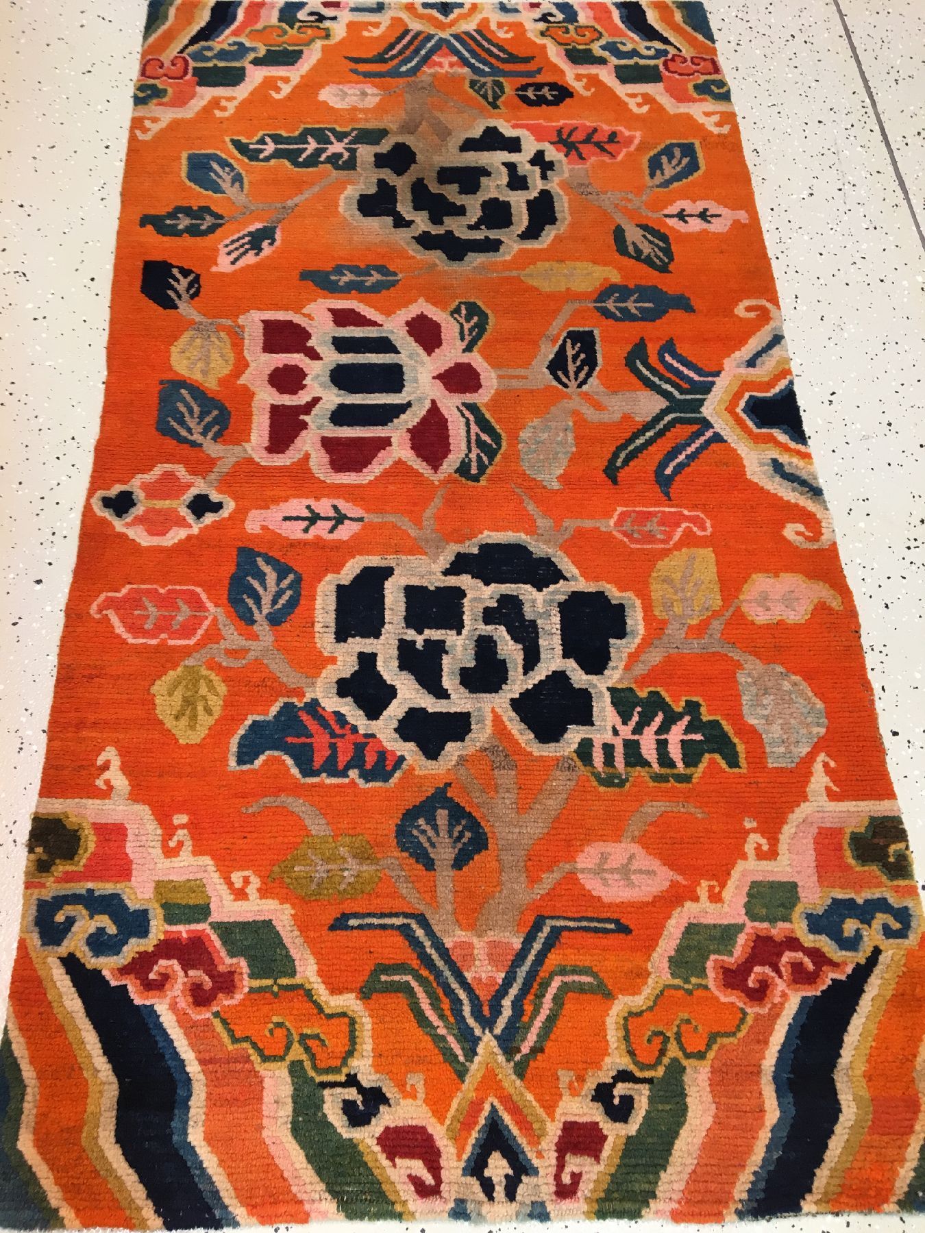 Detail a: Schigatse "Khaden" alt (Päonien Design), Südtibet, um 1920, Wolle geknüpft auf Wolle. Dekorativer Schlafteppich der Tibeter mit ...