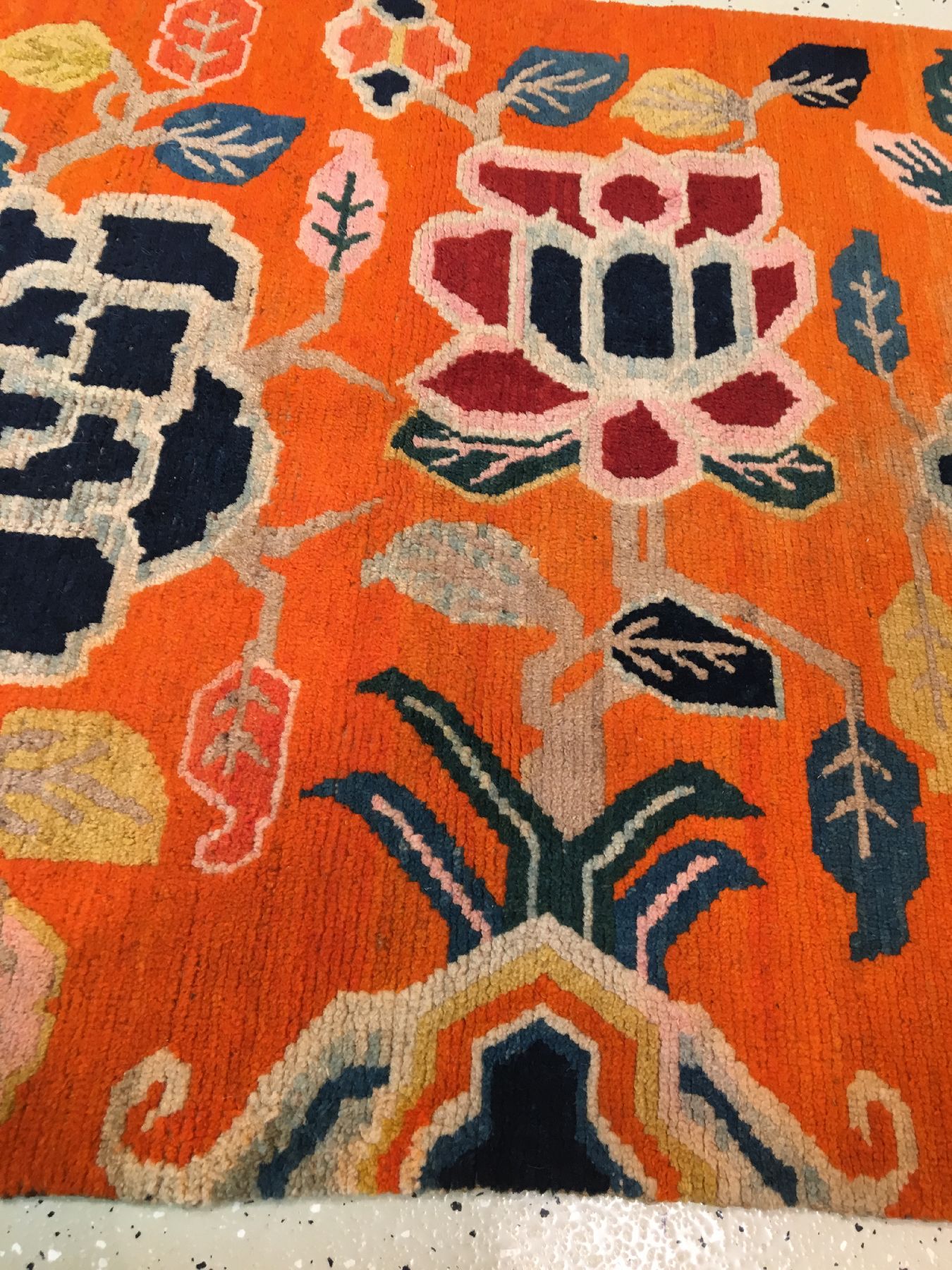 Detail d: Schigatse "Khaden" alt (Päonien Design), Südtibet, um 1920, Wolle geknüpft auf Wolle. Dekorativer Schlafteppich der Tibeter mit ...