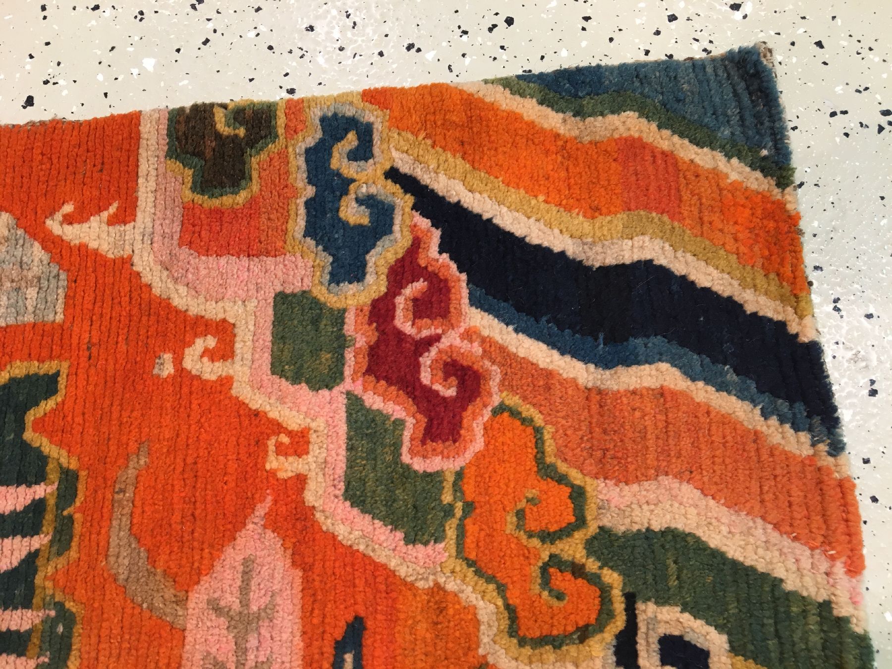Detail h: Schigatse "Khaden" alt (Päonien Design), Südtibet, um 1920, Wolle geknüpft auf Wolle. Dekorativer Schlafteppich der Tibeter mit ...