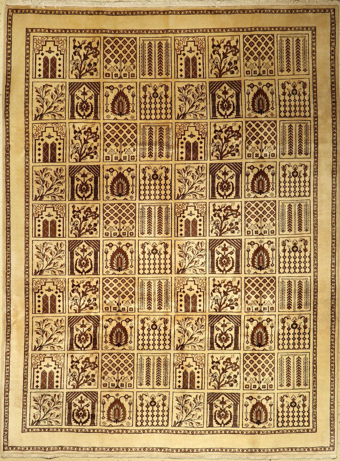 Täbriz alt, Persien, ca. 50 Jahre, Wolle auf Baumwolle, ca. 350 x 250 cm, EHZ: 2