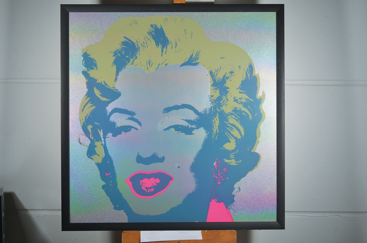 Detail k: Marilyn Monroe, Siebdruck mit Diamantstaub nach Andy Warhol (1928-1987), lizenzierte Edition Sunday B. Morning, rückseitig gestempelt und num. ...
