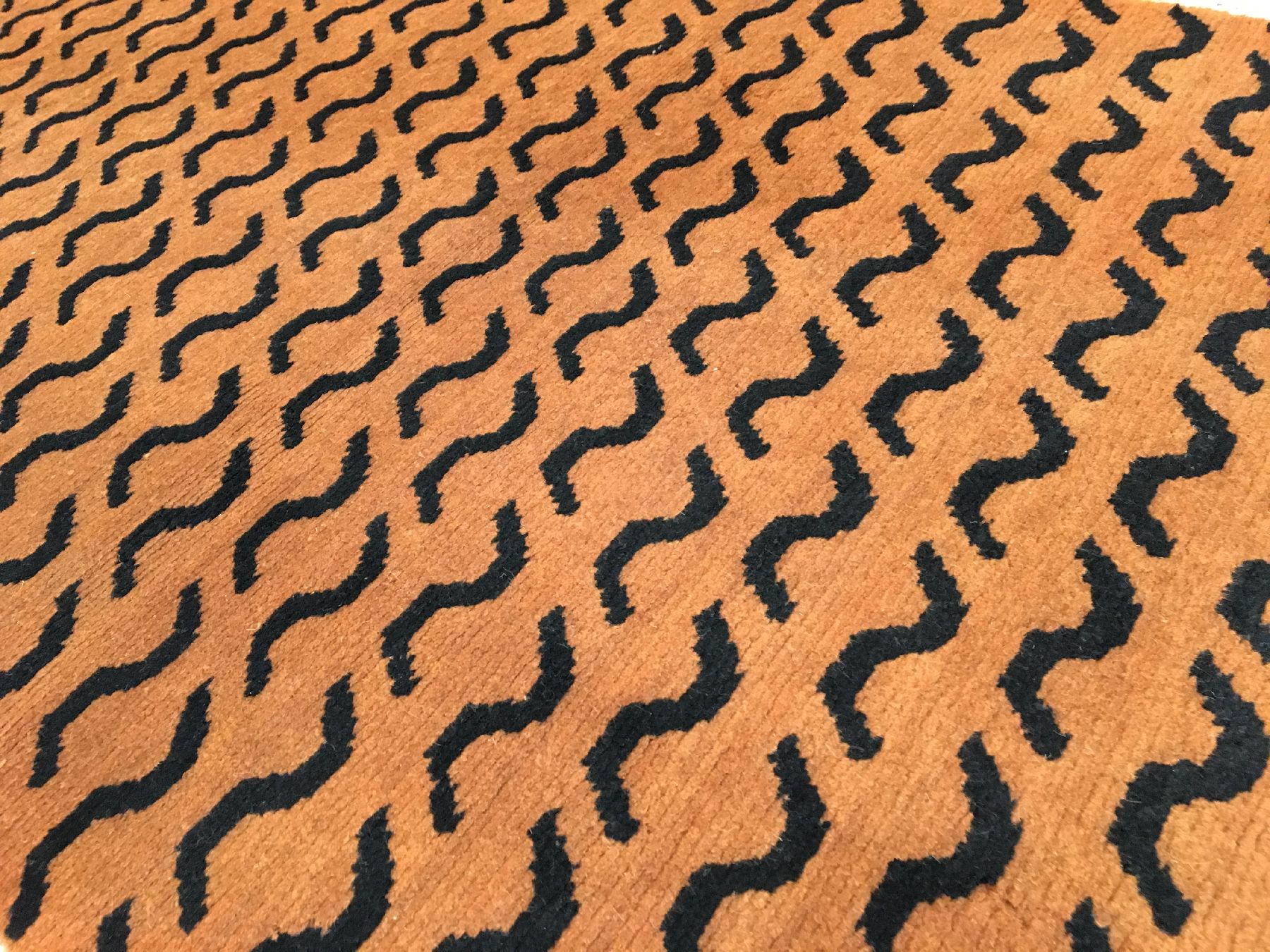 Detail c: Tibetischer "Tigerteppich" alt, Südtibet, um 1950, Wolle geknüpft auf Wolle. Tibetischer Meditationsteppich mit Tigerstreifen Muster. ...