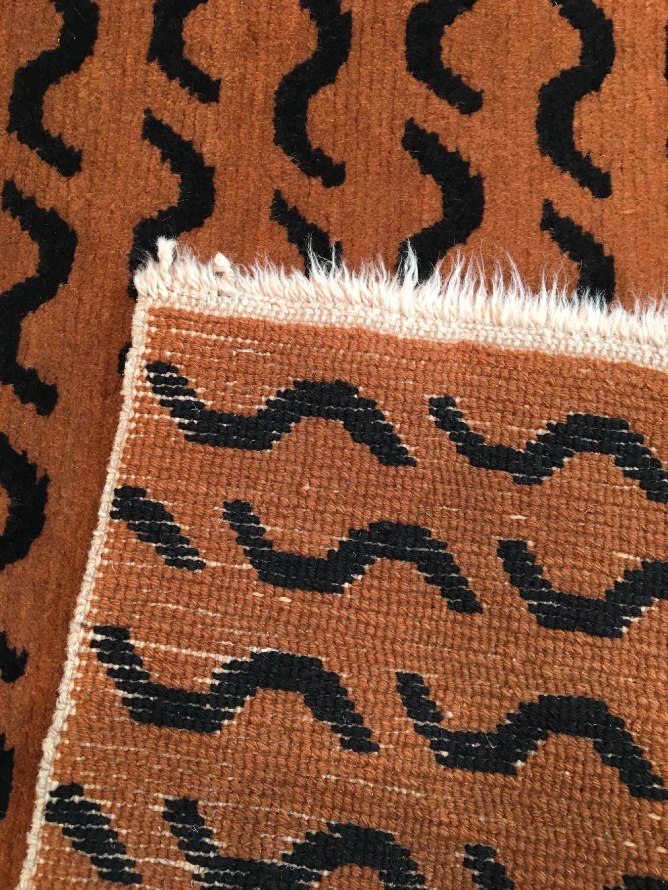 Detail h: Tibetischer "Tigerteppich" alt, Südtibet, um 1950, Wolle geknüpft auf Wolle. Tibetischer Meditationsteppich mit Tigerstreifen Muster. ...