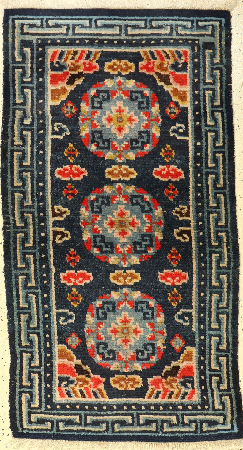 Meditationsteppich antik, Tibet, um 1900, Wolle auf Baumwolle, ca. 130 x 74 cm, EHZ: 3