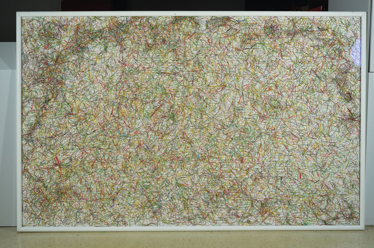 Detail k: Dieter Häcker, Zeitgenössischer Künstler, Collage aus dünnen Kabelabschnitten, rückseitig signiert, dat. 90, ca. 180x113cm, u.Gl., R.