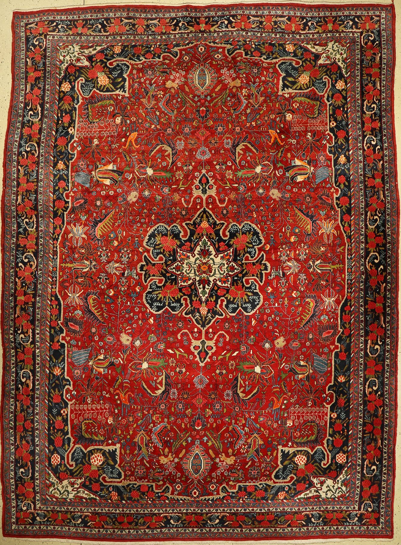 Seltener Feiner Rosen Bidjar alt, Persien, 1940, Korkwolle, ca. 370 x 265 cm, seltene Füllmotive mit Drachenköpfen und Pferden, EHZ: 2 (guter ...