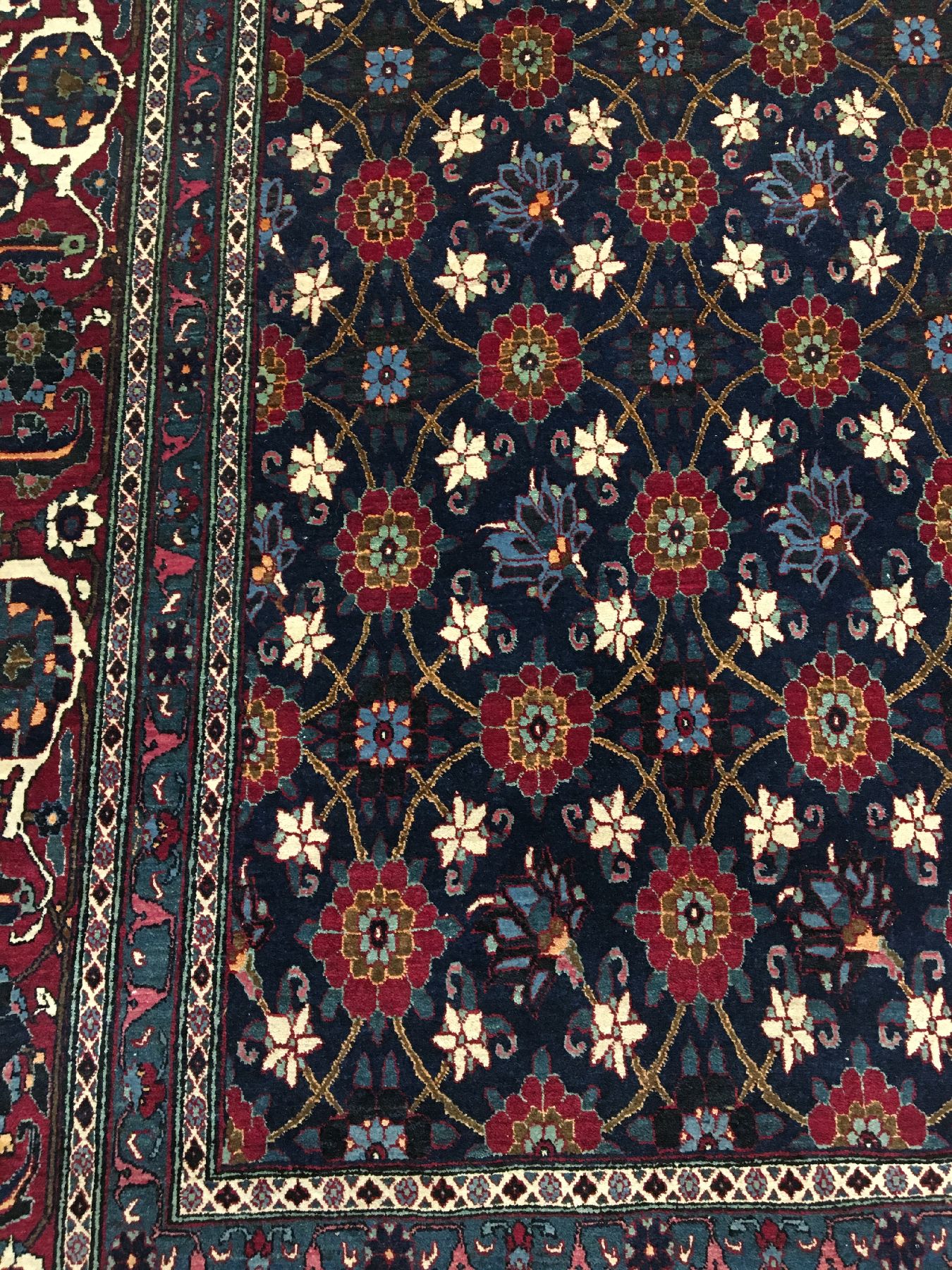 Detail e: Großer Weramin "Schloss-Palastteppich" antik (Mina-Khani), Zentralpersien, um 1900, Korkwolle geknüpft auf Baumwolle. Seltener ...