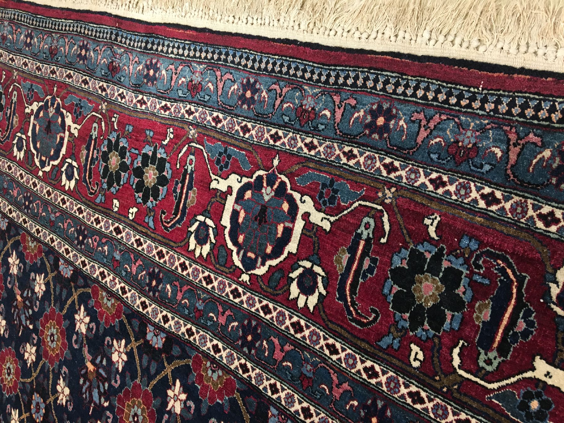 Detail g: Großer Weramin "Schloss-Palastteppich" antik (Mina-Khani), Zentralpersien, um 1900, Korkwolle geknüpft auf Baumwolle. Seltener ...