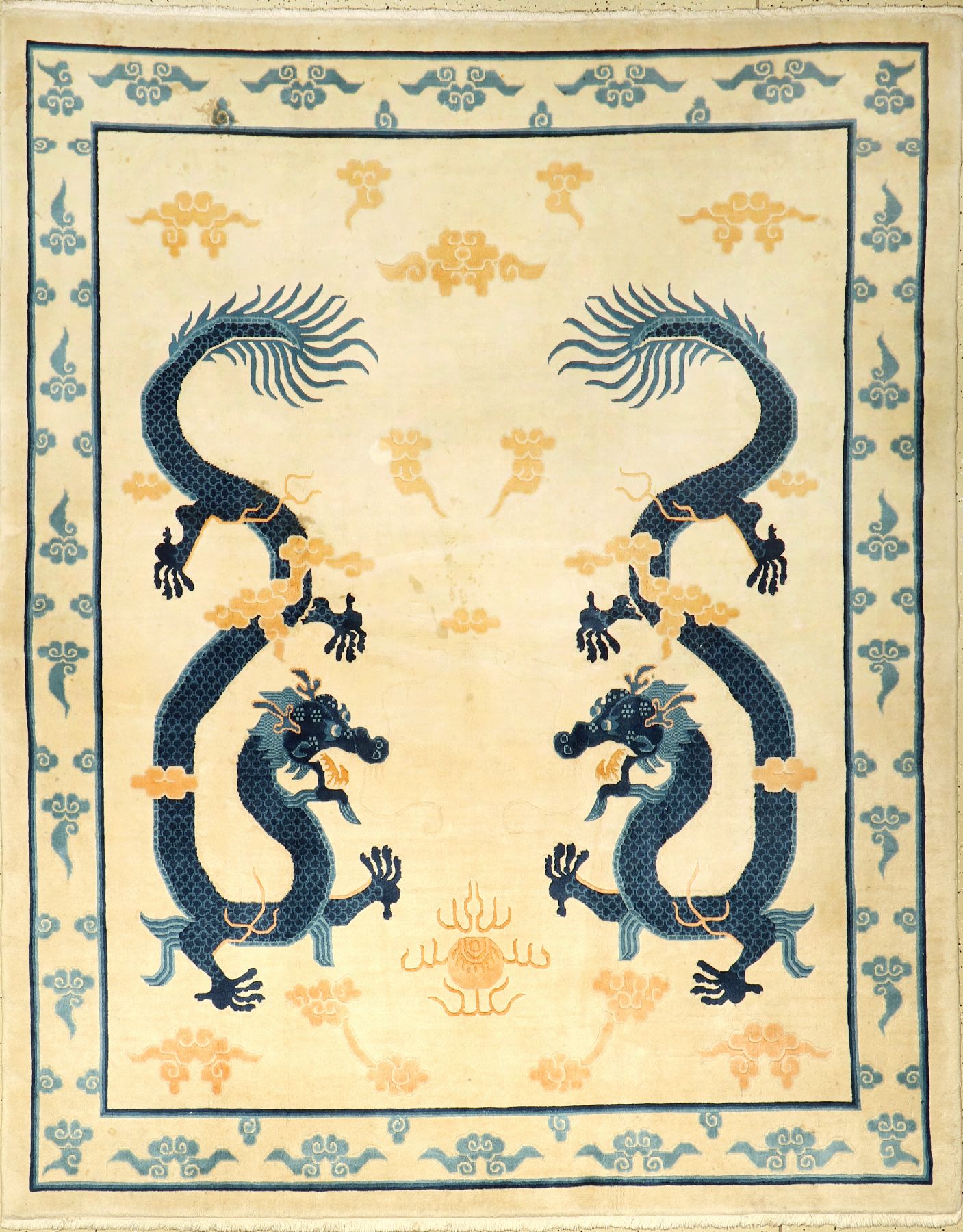 China "Drachenteppich" alt, China, ca. 50 Jahre, Korkwolle, ca. 250 x 202 cm, dekorativ,EHZ: 2-3 (reinigungsbed., Flecken).