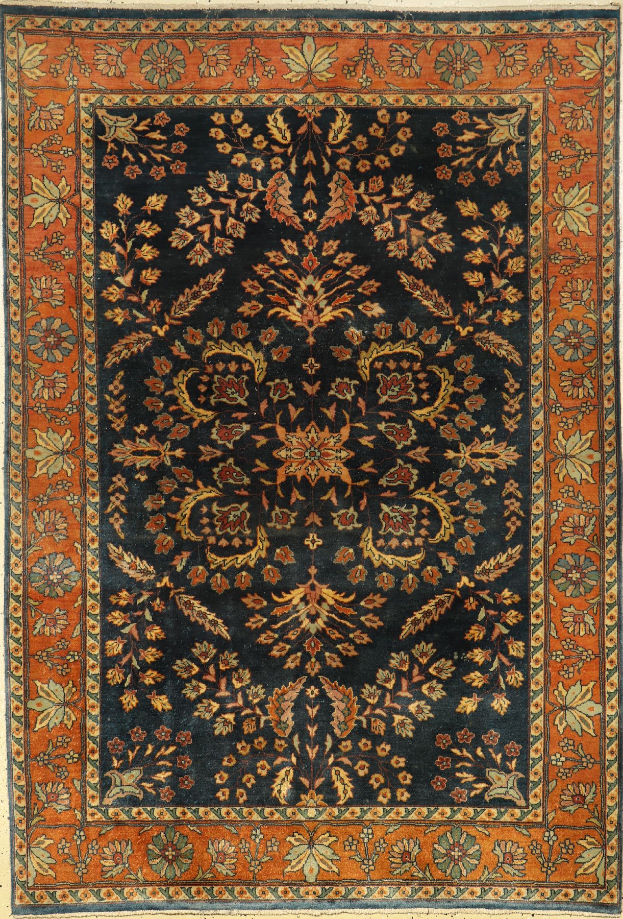 Mahajeran Sarogh fein, Indien, ca. 40 Jahre, Korkwolle, ca. 180 x 124 cm, EHZ: 3 (Mottenfraß an den Randzonen).