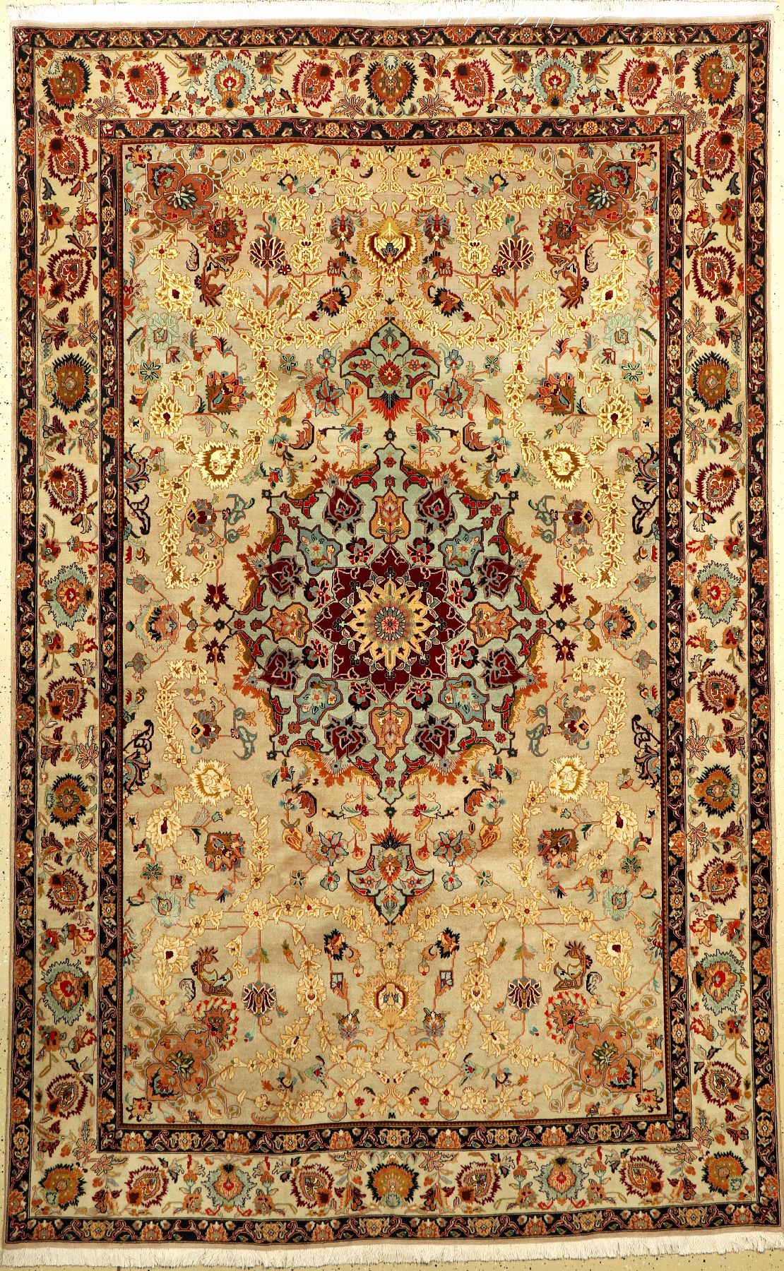 Feiner Täbriz alt (50 RAJ), Persien, ca. 40Jahre, Korkwolle, ca. 314 x 195 cm, dekorativ,seltene Farbgestaltung, EHZ: 2 (fachk.gereinigt), ...