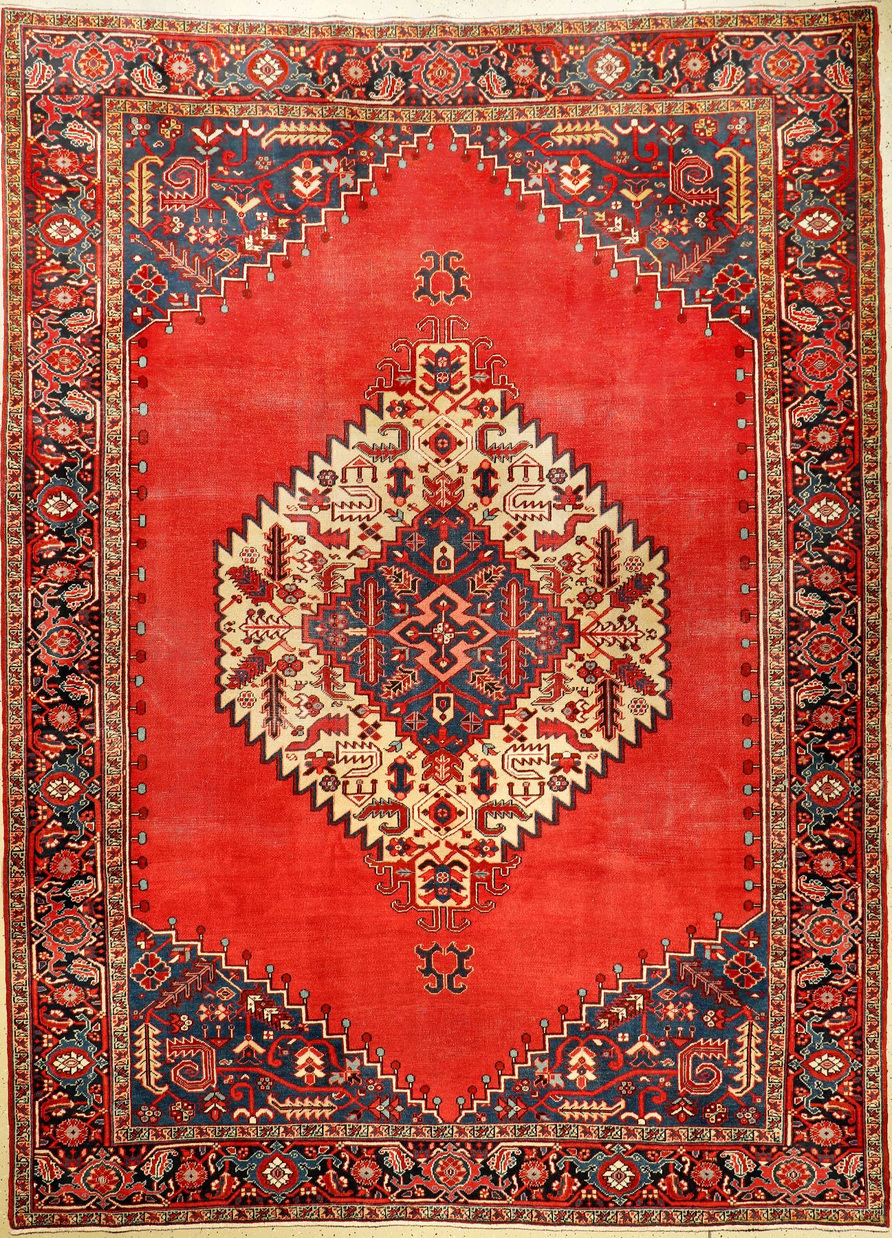Heriz alt, Persien, ca. 60 Jahre, Wolle aufBaumwolle, ca. 356 x 261 cm, dekorativ, EHZ: 4 (fachkundig gereinigt).