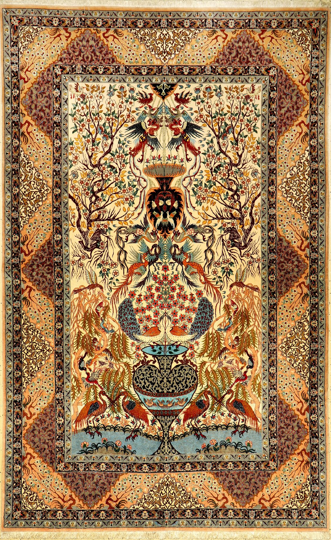 Feiner und einzigartiger Esfahan alt, Persien, ca. 30 Jahre alt, Korkwolle mit und auf Seide, ca. 251 x 157 cm, EHZ: 2 (fachkundig gereinigt), sehr ...