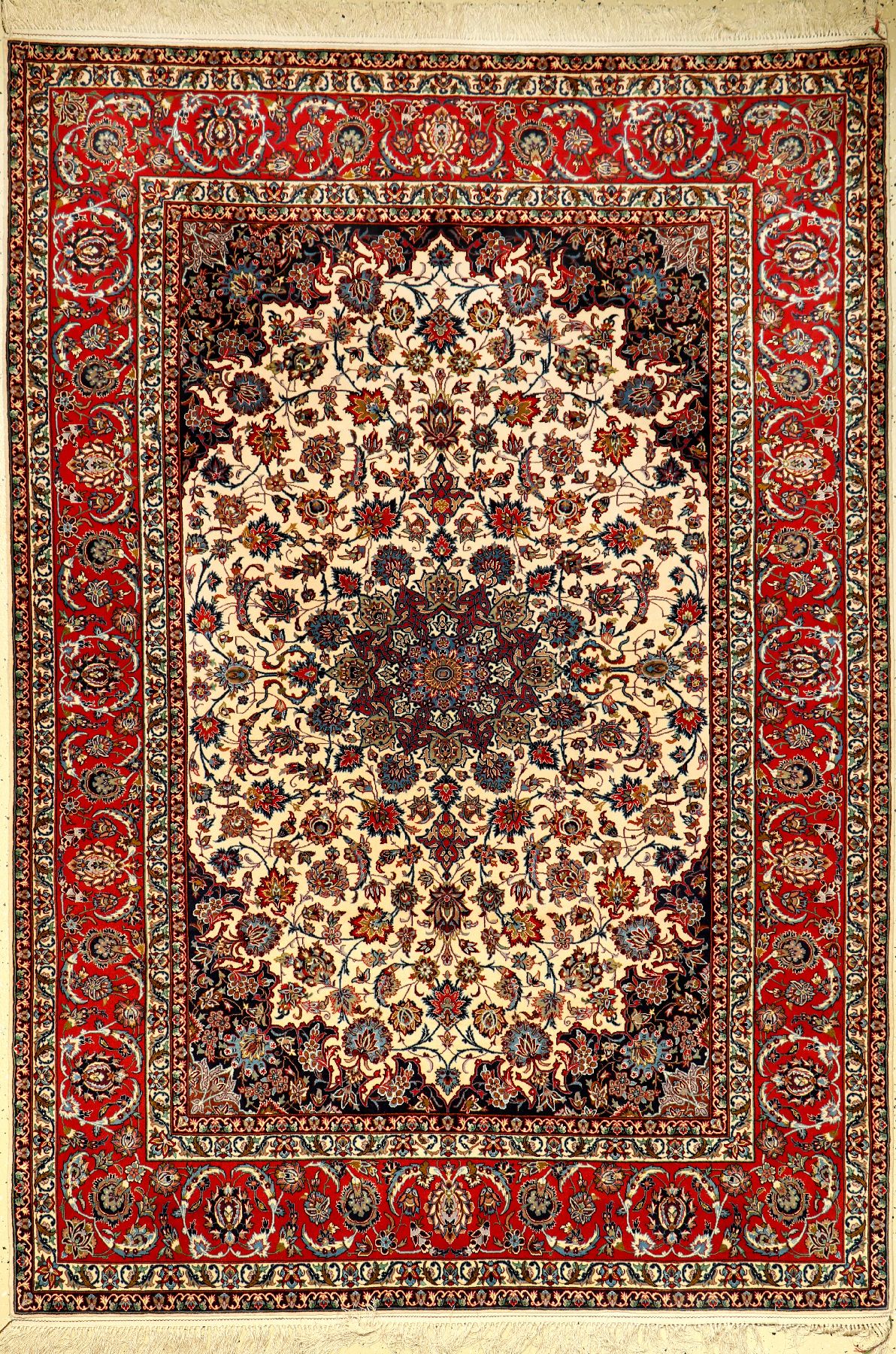 Feiner Esfahan, Persien, ca. 30 Jahre, Korkwolle mit und auf Seide, ca. 230 x 163 cm,ca. 1,0 Mio. Kn/qm, edel und dekorativ, EHZ: 2 (fachkundig ...