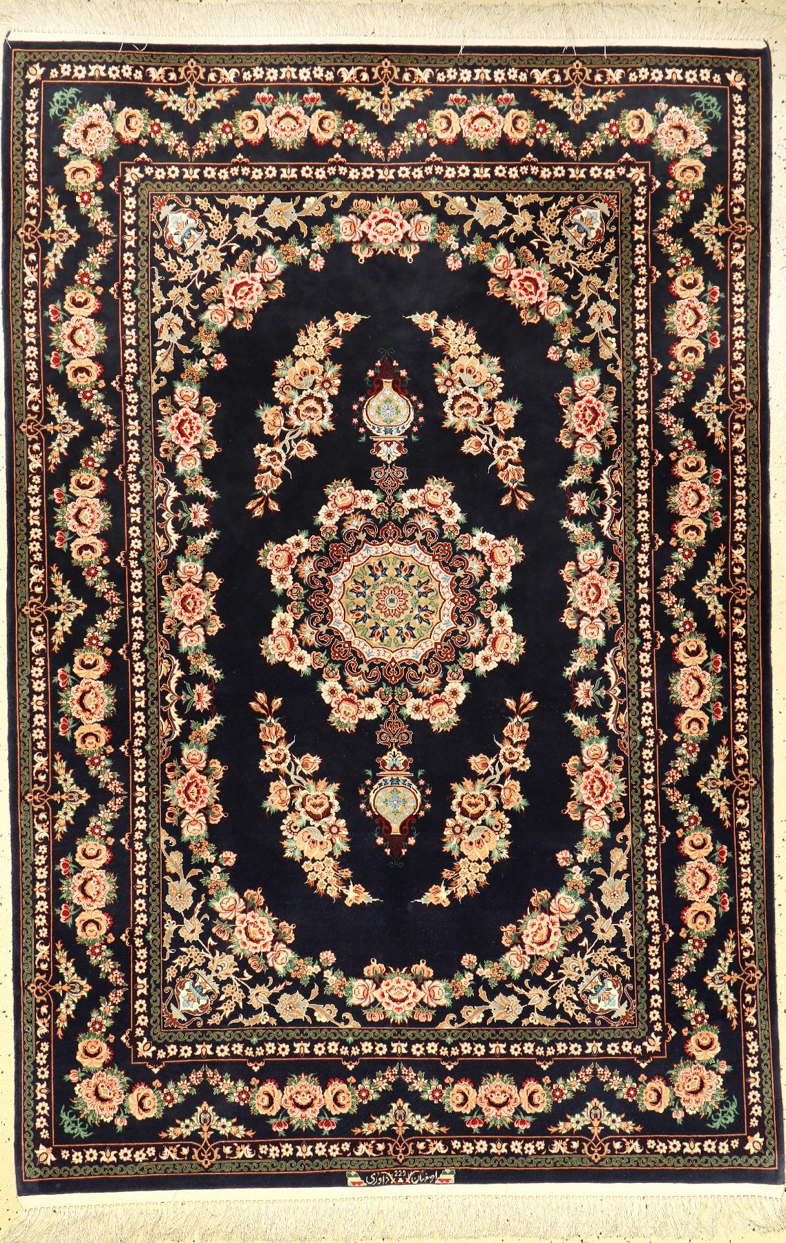 Feiner Esfahan "Davari" (Signiert), Persien, ca. 30 Jahre alt, Korkwolle mit und auf Seide, ca. 194 x 130 cm, EHZ: 2 (fachkundig ...
